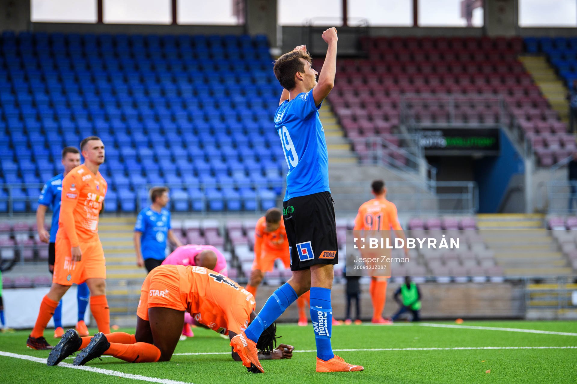 Halmstads Rasmus Wiedesheim-Paul jublar efter 0-3 under fotbollsmatchen i Superettan mellan AFC Eskilstuna och Halmstad den 12 september 2020 i Eskilstuna.