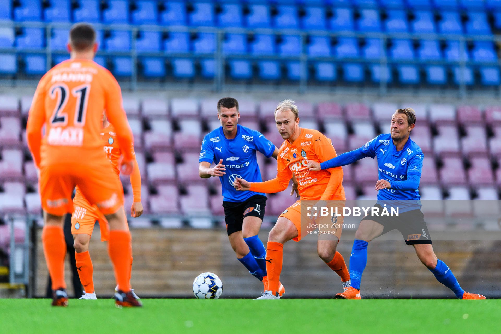 AFC Eskilstunas Christian Ljungberg mot Halmstads Samuel