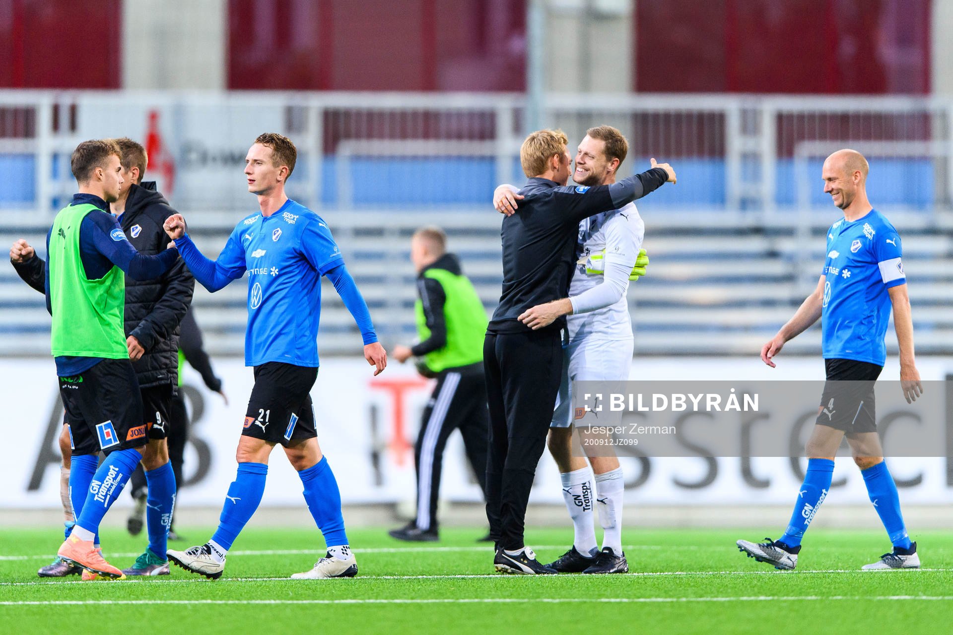 Halmstads målvakt Malkolm Nilsson Säfqvist jublar efter fotbollsmatchen i Superettan mellan AFC Eskilstuna och Halmstad den 12 september 2020 i Eskilstuna.