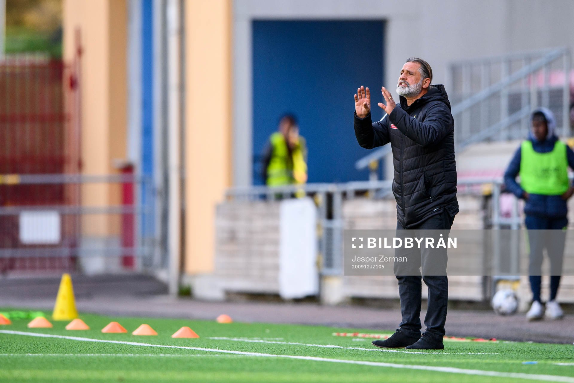 AFC Eskilstunas tränare Özcan Melkemichel