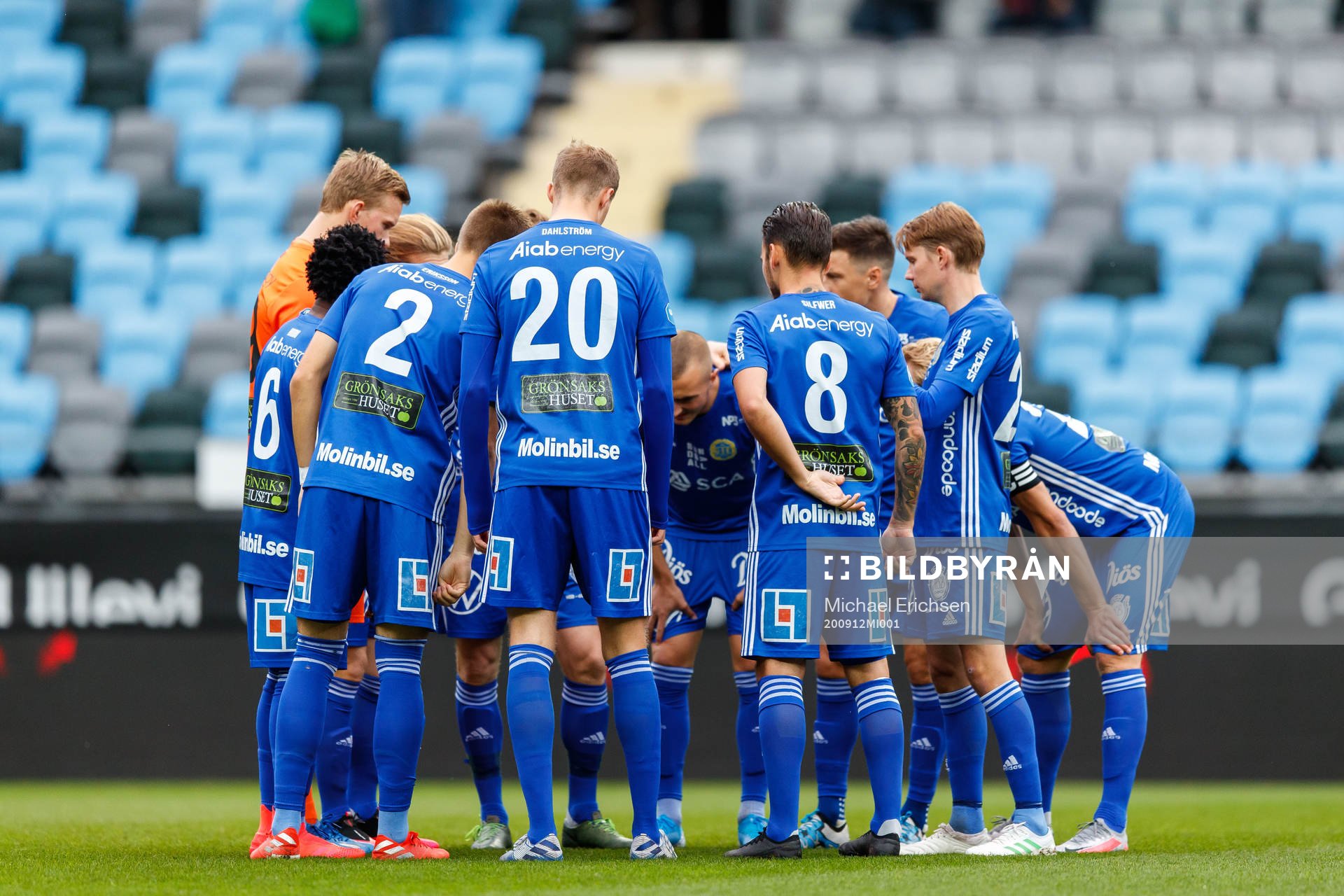 Sundsvalls spelare samlas inför under fotbollsmatchen i Superettan  mellan GAIS och GIF Sundsvall den 12 september 2020 i Göteborg.