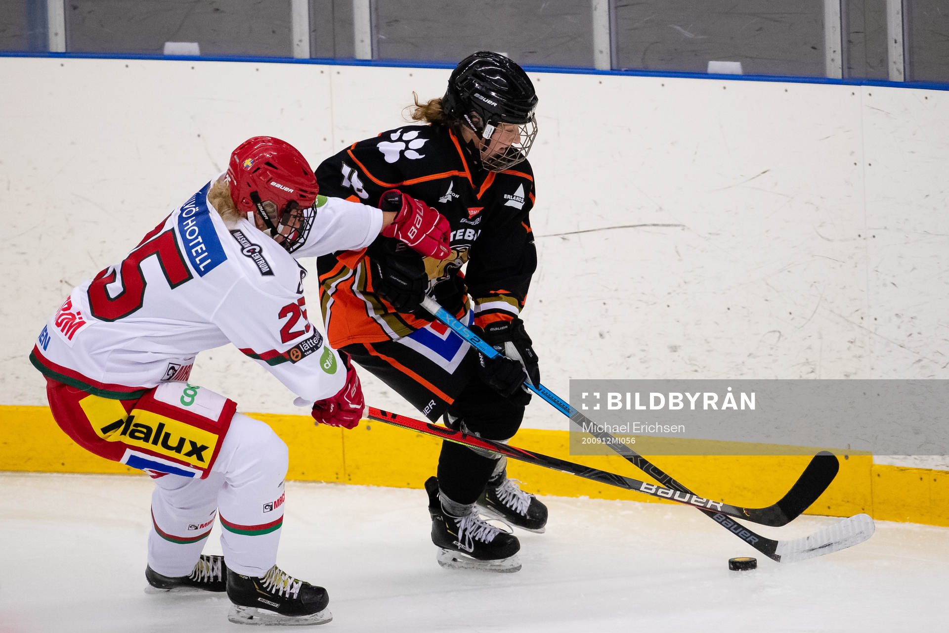 Modos Maja Grundström och Göteborgs Ester de Jong