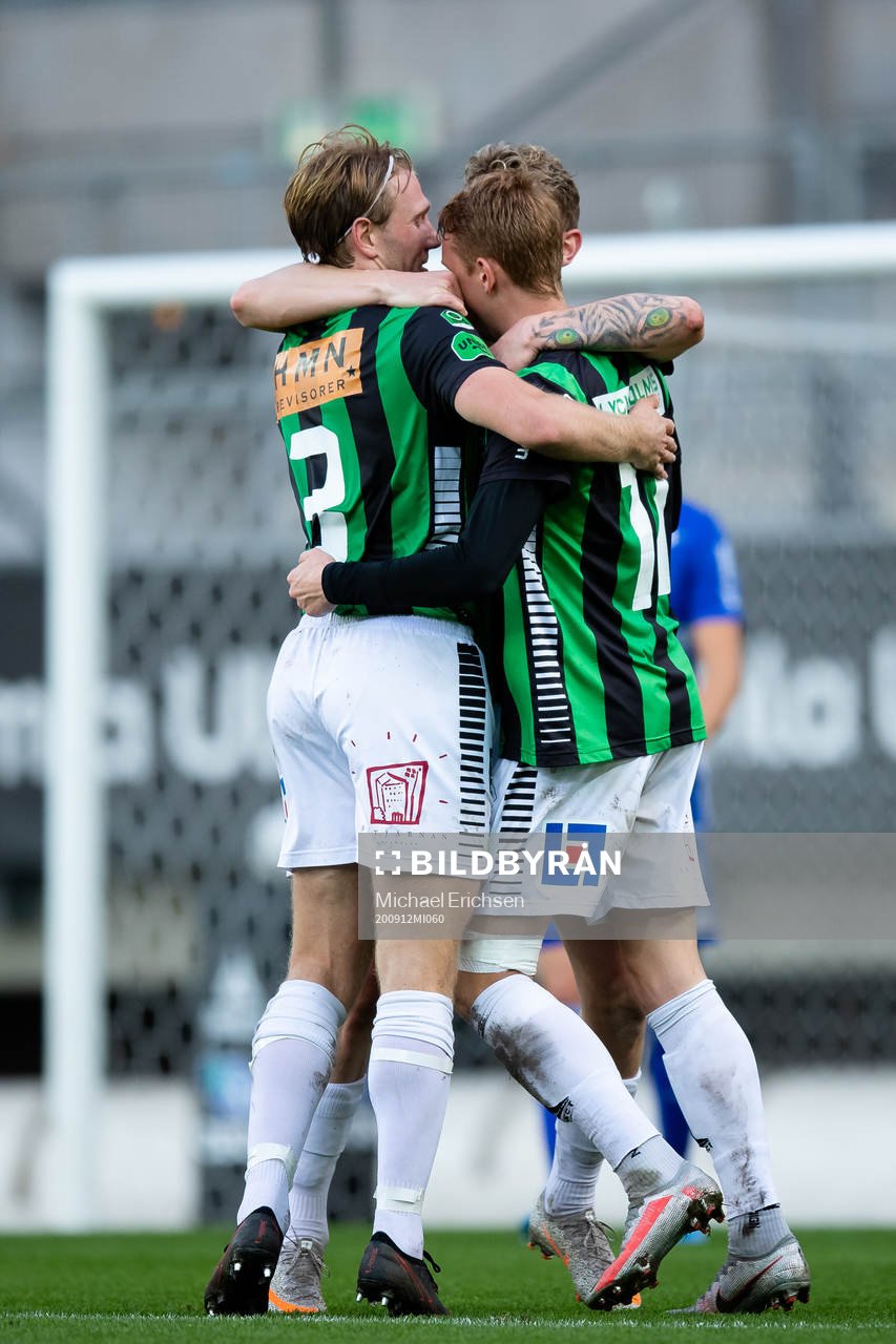 GAIS Julius Lindberg jublar med lagkamrater efter 3-1 under fotbollsmatchen i Superettan mellan GAIS och GIF Sundsvall den 12 september 2020 i Göteborg.