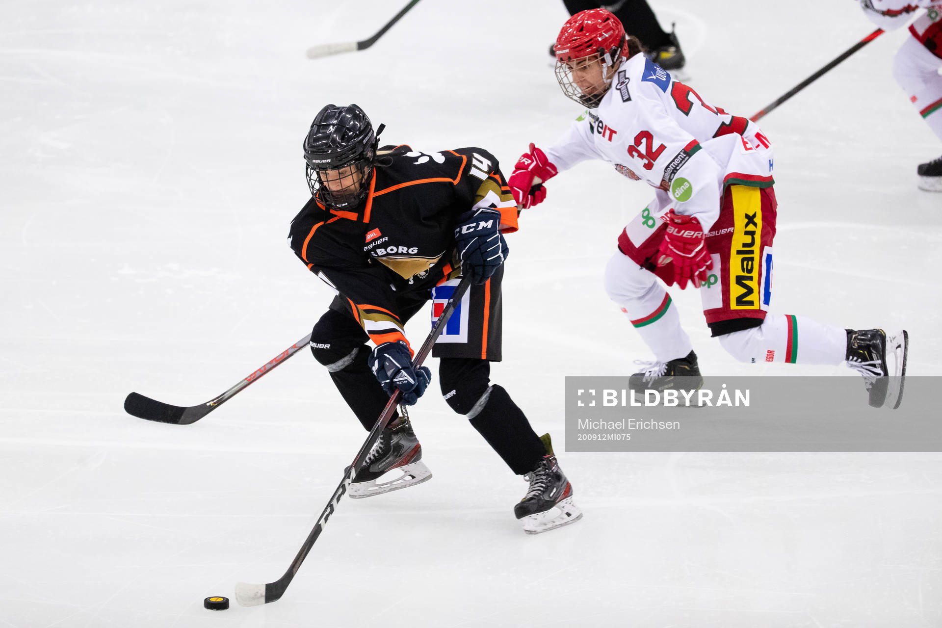 Göteborgs Tilde Utbult före Modos Mariam El-Mahmadi