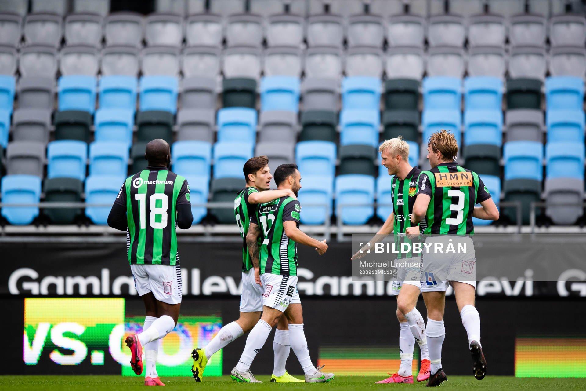 GAIS Richard Yarsuvat jublar med lagkamrater framför tomma