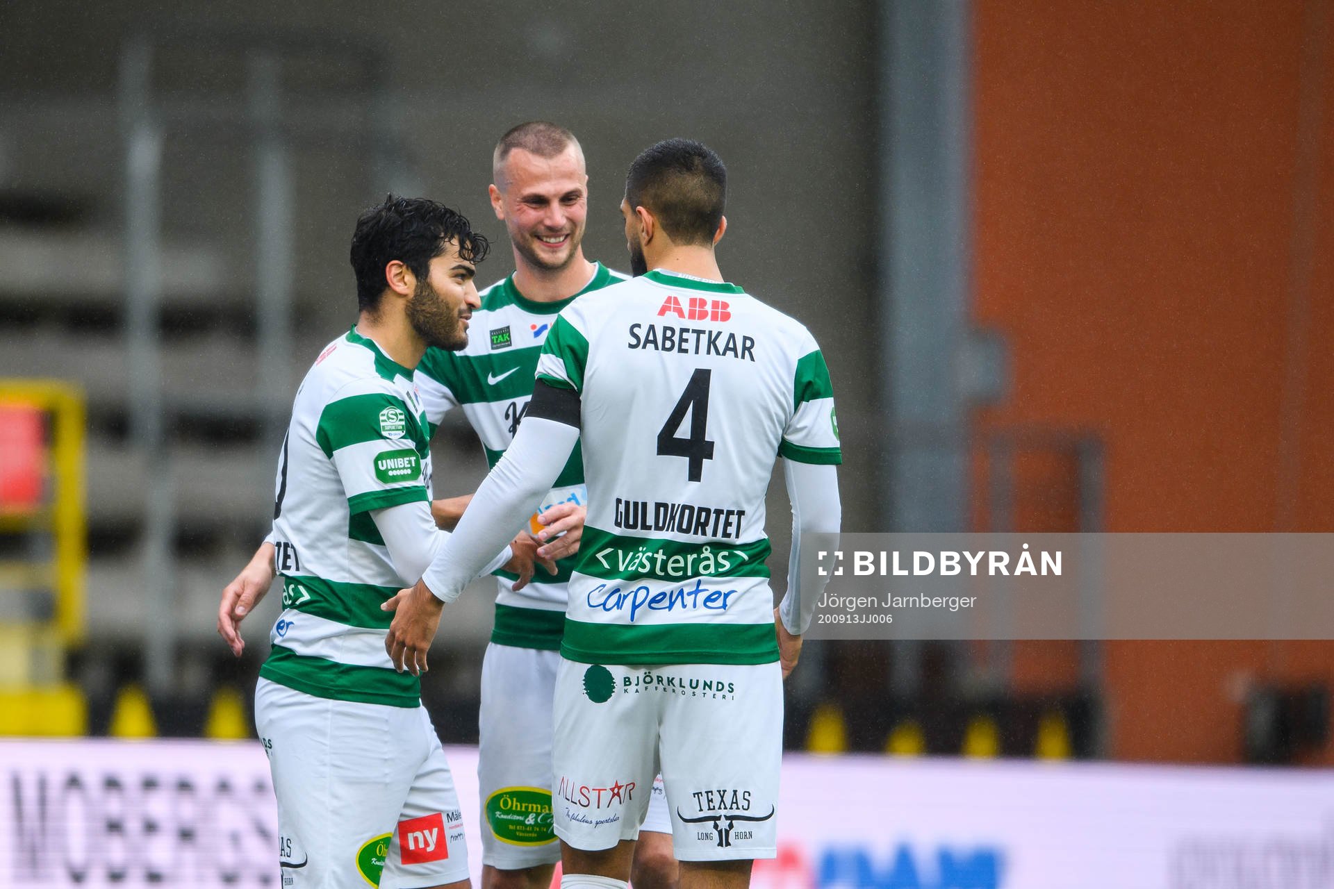 Västerås Karwan Safari jublar med lagkamrater