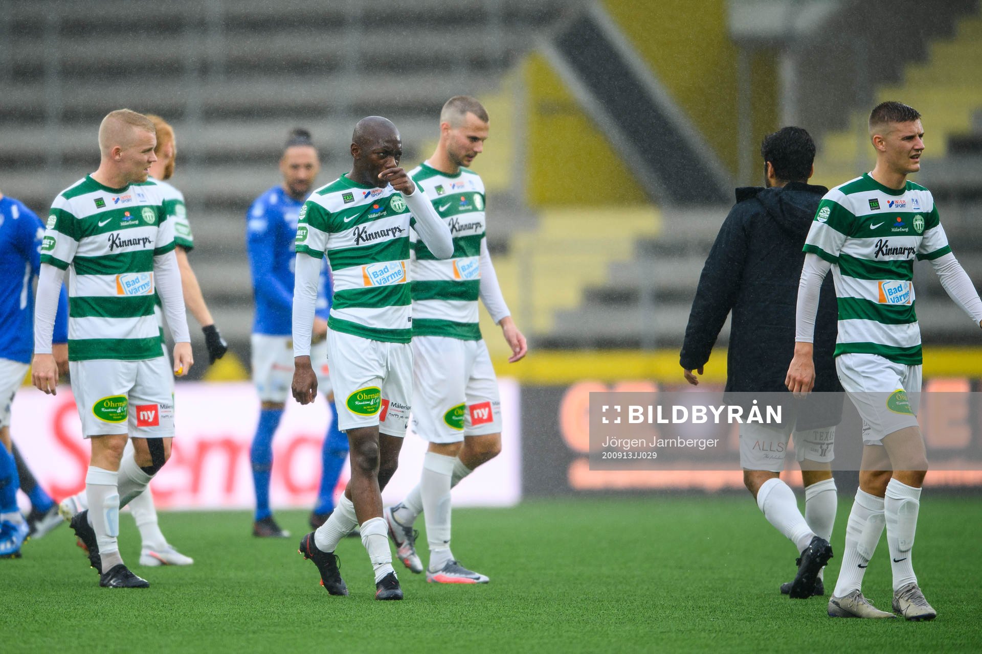Västerås Moonga Simba deppar med lagkamrater