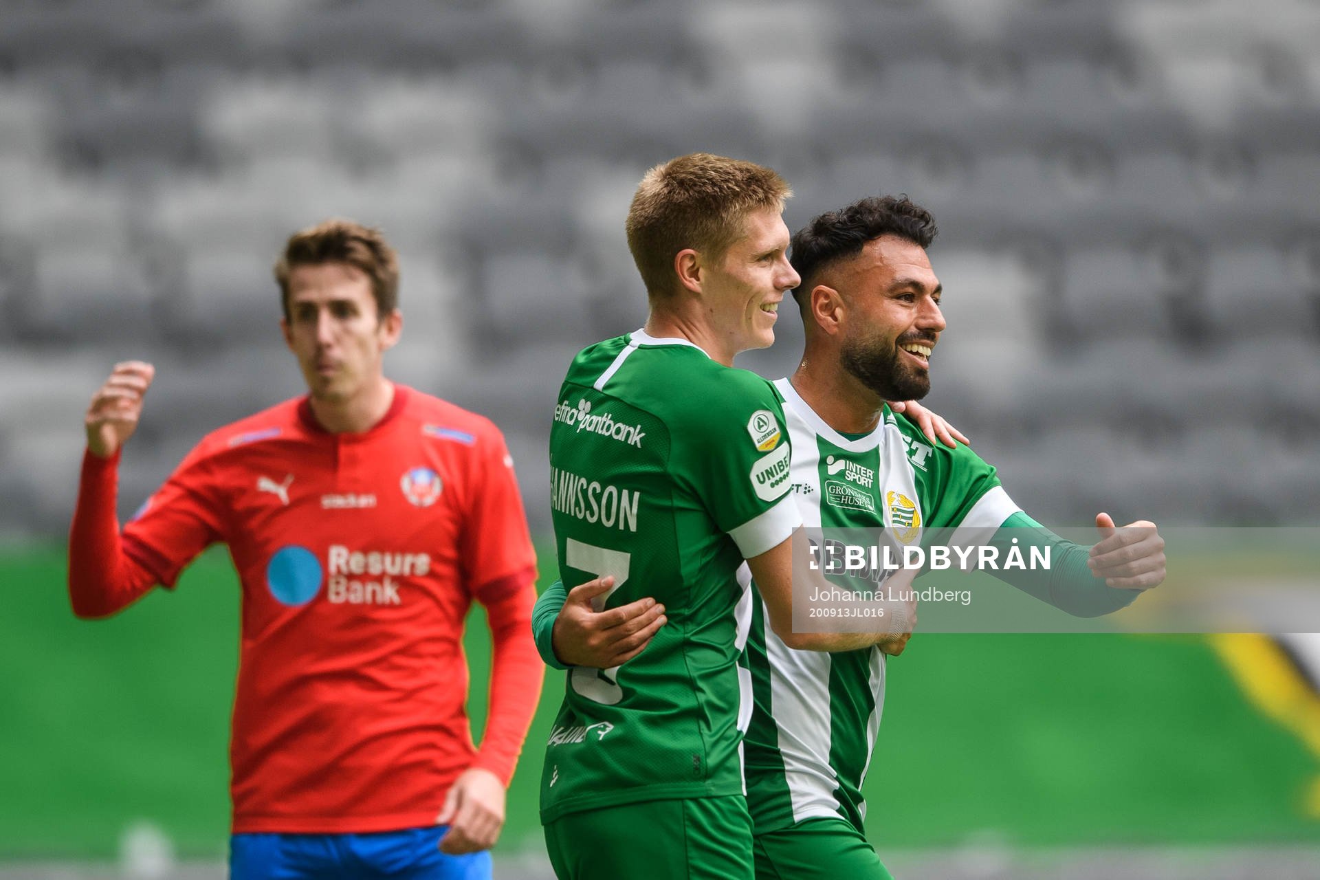 Hammarbys Imad Khalili jublar med Aron Johansson