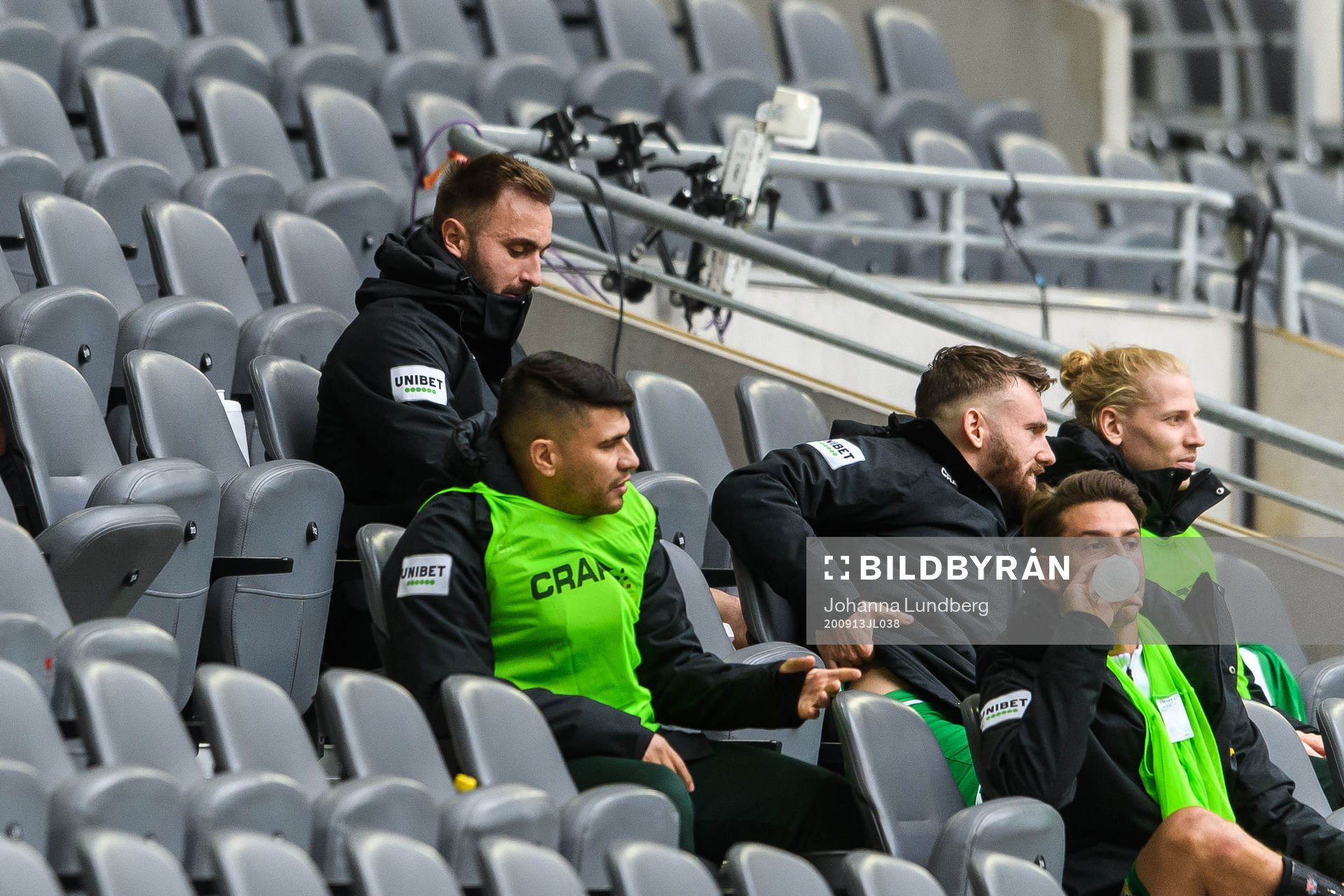 Hammarbys Muamer Tankovic på bänken med Paulinho, Simon