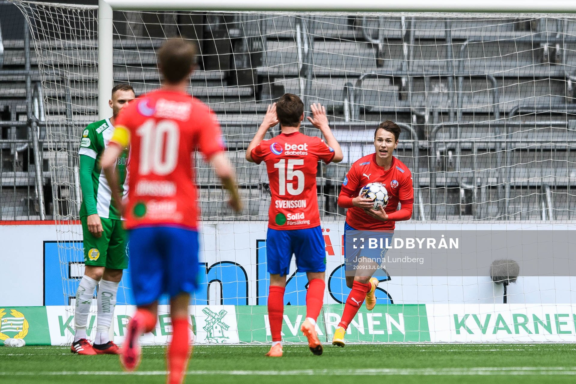 Helsingborgs Alex Timossi jublar efter 2-2 under fotbollsmatchen i Allsvenskan mellan Hammarby och Helsingborg den 13 september 2020 i Stockholm.