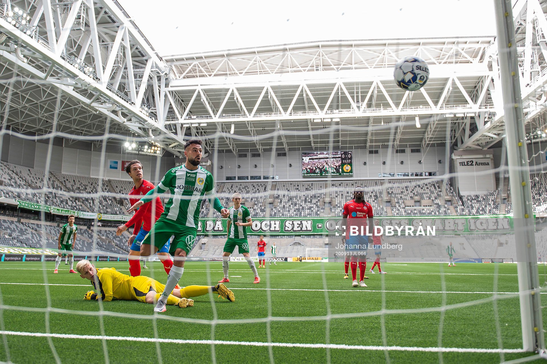 Helsingborgs Ian Pettersson och Erik Figueroa med Hammarbys