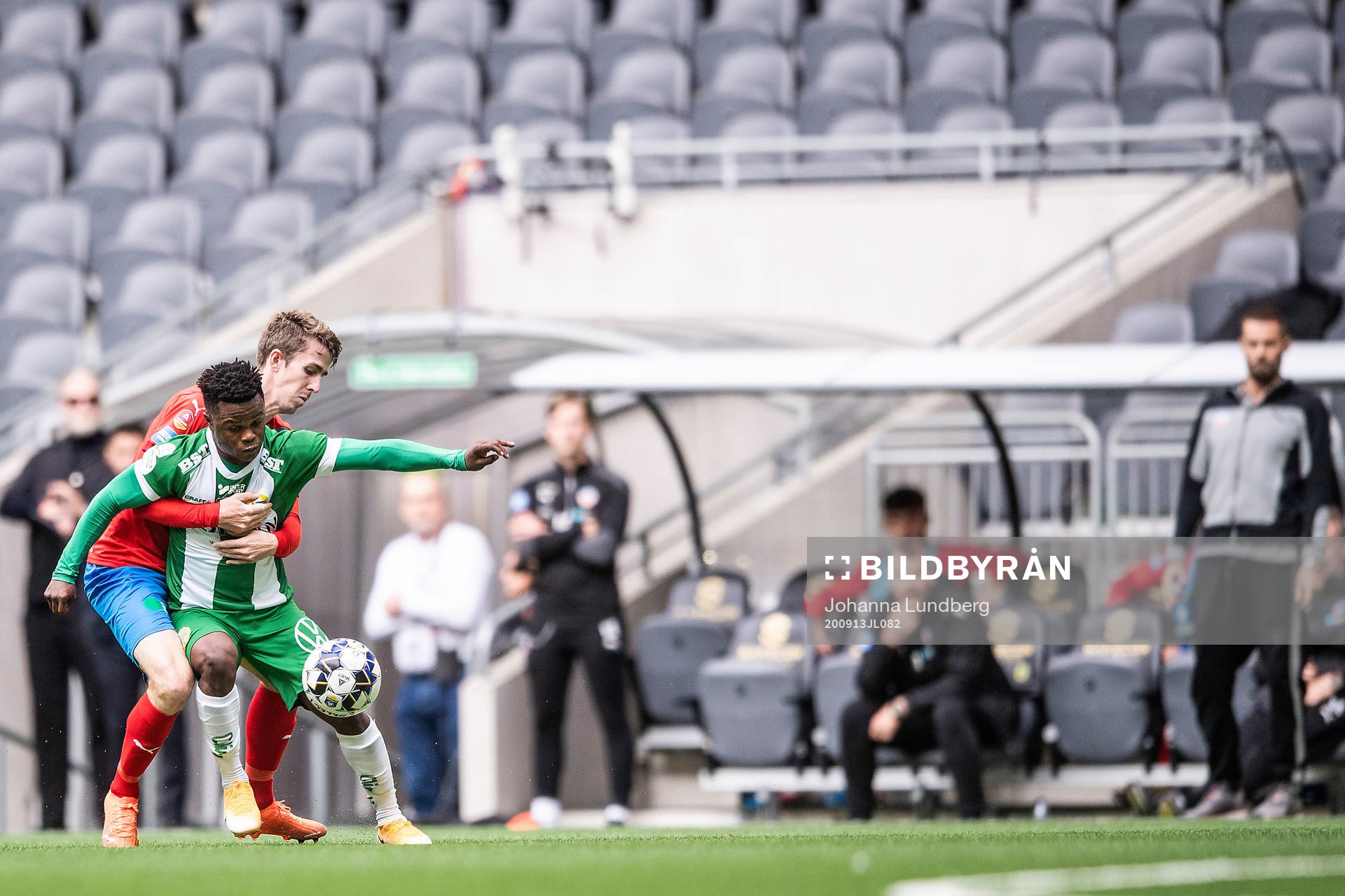 Helsingborgs Adam Eriksson och Hammarbys Akinkumni Amoo
