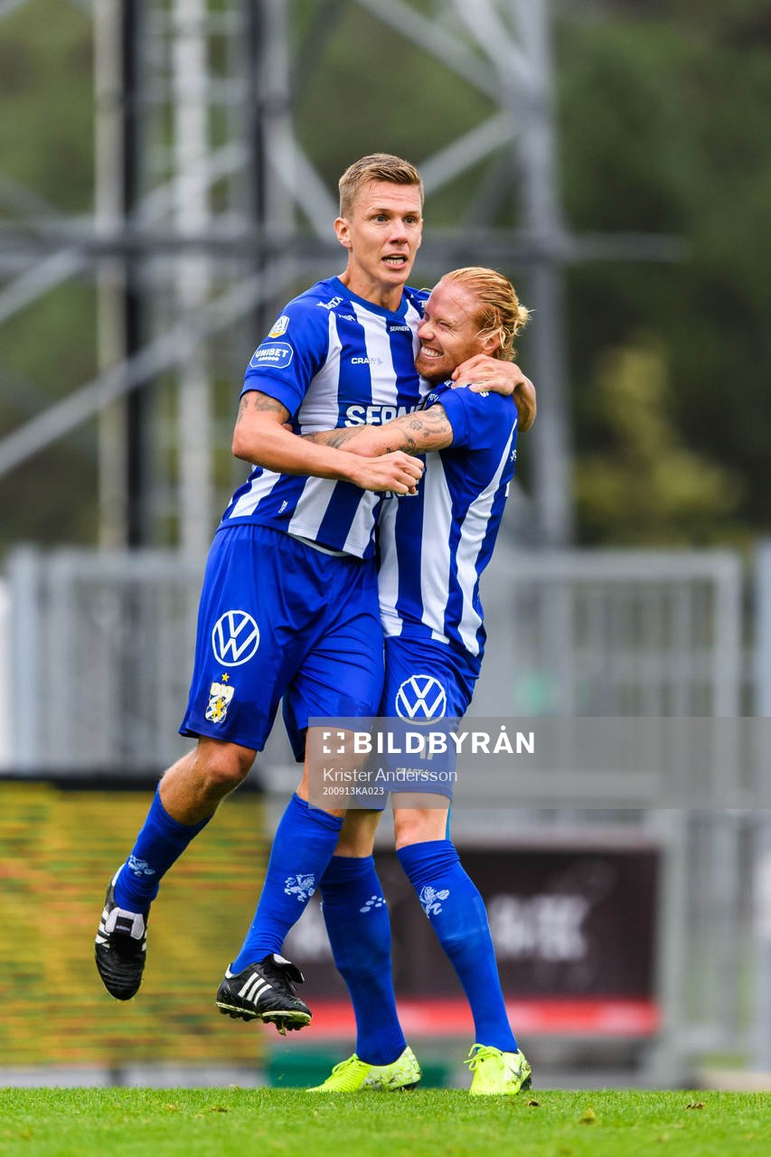 IFK Göteborgs Pontus Wernbloom jublar med Alexander