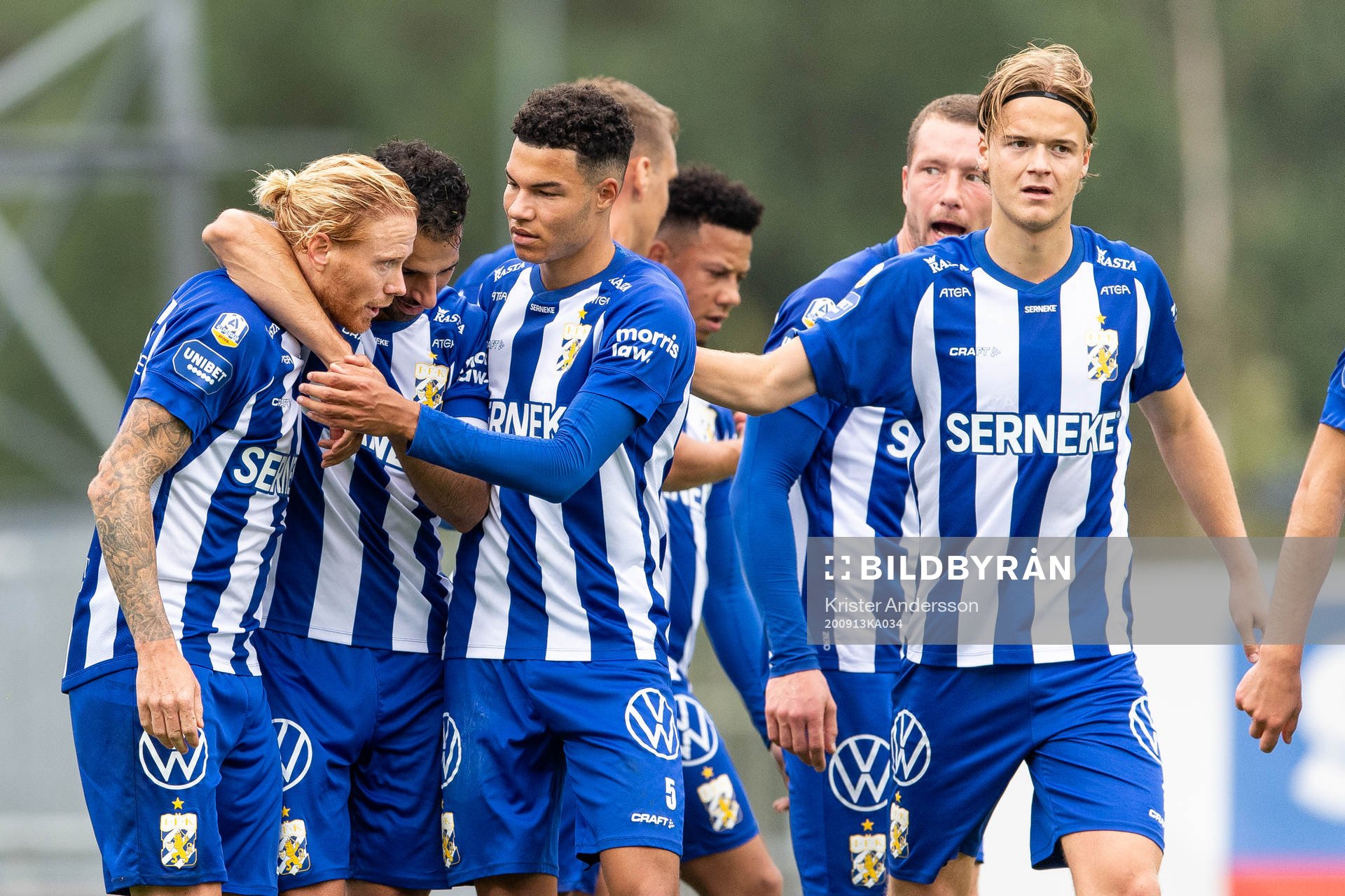 IFK Göteborgs Alexander Farnerud jublar med lagkamrater