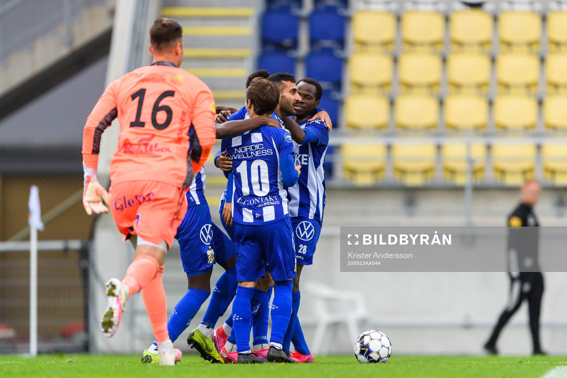 IFK Göteborgs Tobias Sana jublar med lagkamrater