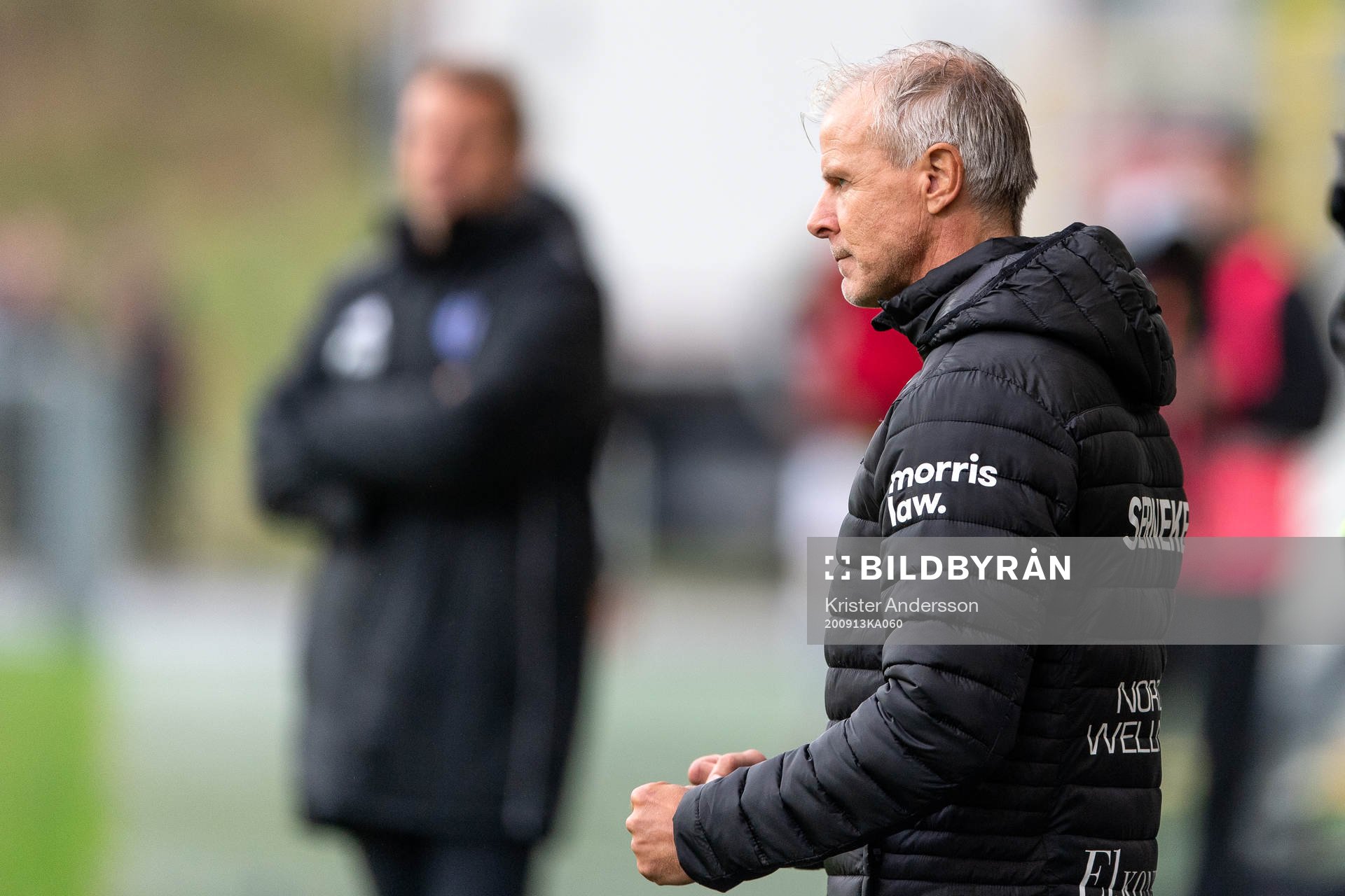 IFK Göteborgs tränare Roland Nilsson  jublar vid slutsignal under fotbollsmatchen i Allsvenskan mellan Falkenberg och IFK Göteborg den 13 september 2020 i Falkenberg.