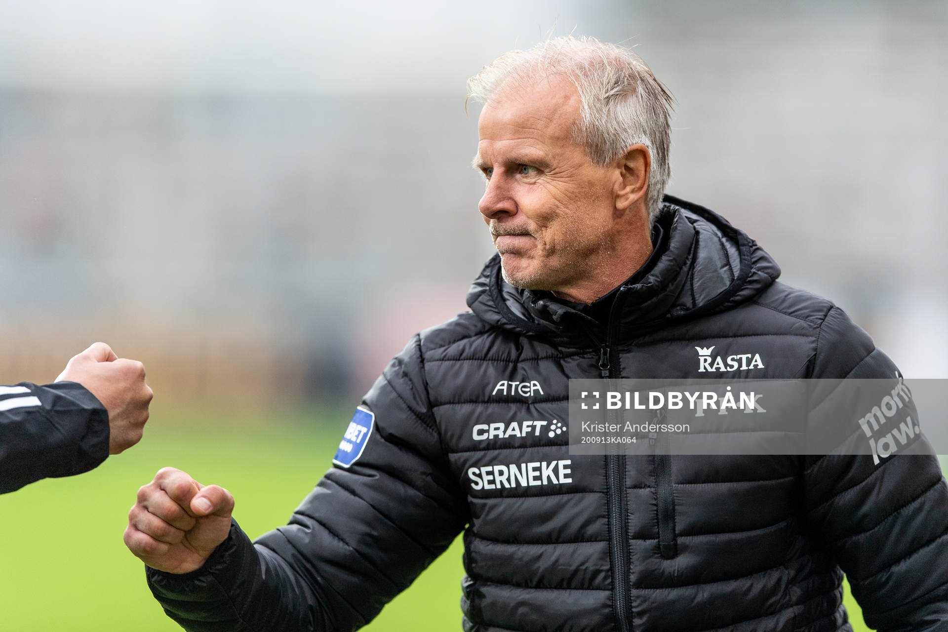 IFK Göteborgs tränare Roland Nilsson  jublar efter fotbollsmatchen i Allsvenskan mellan Falkenberg och IFK Göteborg den 13 september 2020 i Falkenberg.