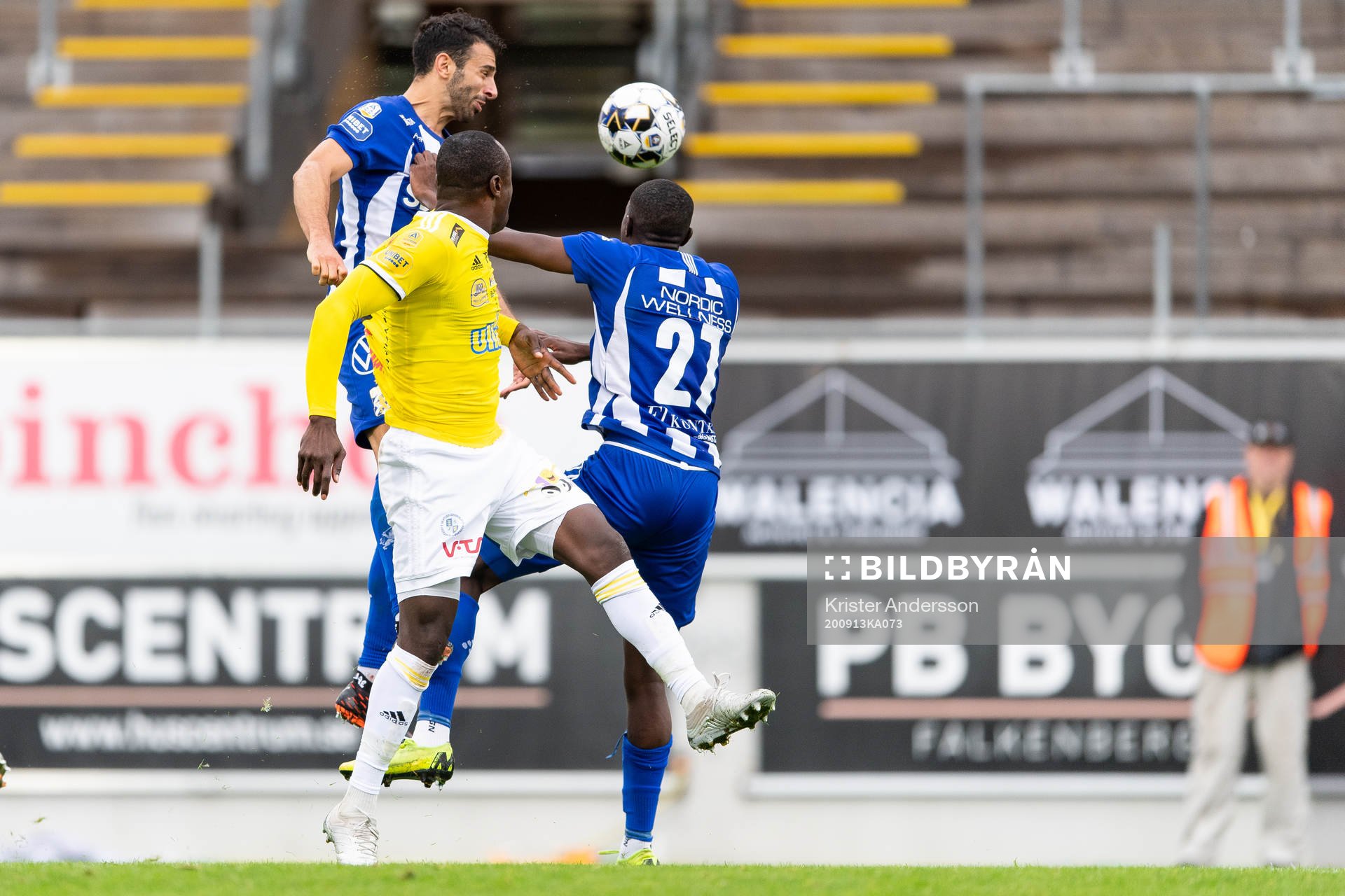 IFK Göteborgs André Calisir och Falkenbergs Nsima Peter