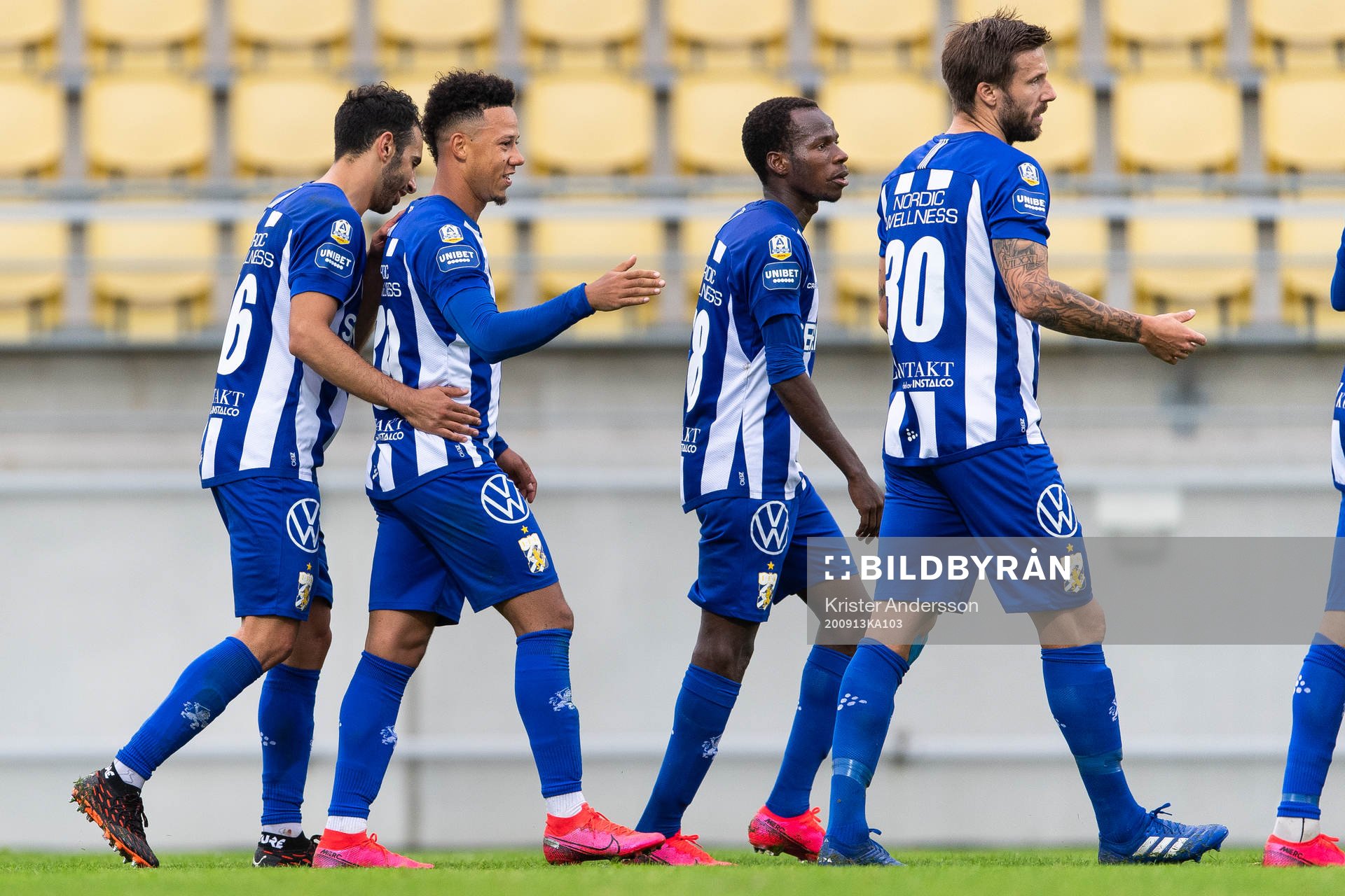 IFK Göteborgs Tobias Sana jublar med lagkamrater