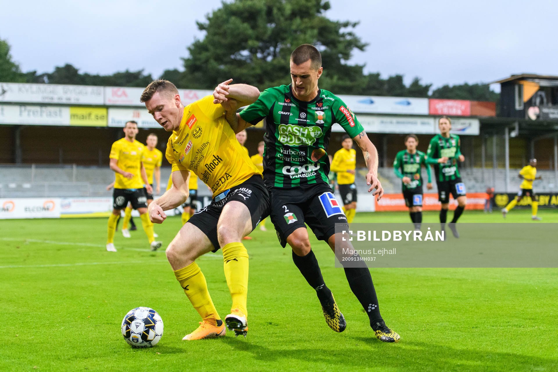 Mjällbys Viktor Agardius och Varbergs Jon Birkfeldt