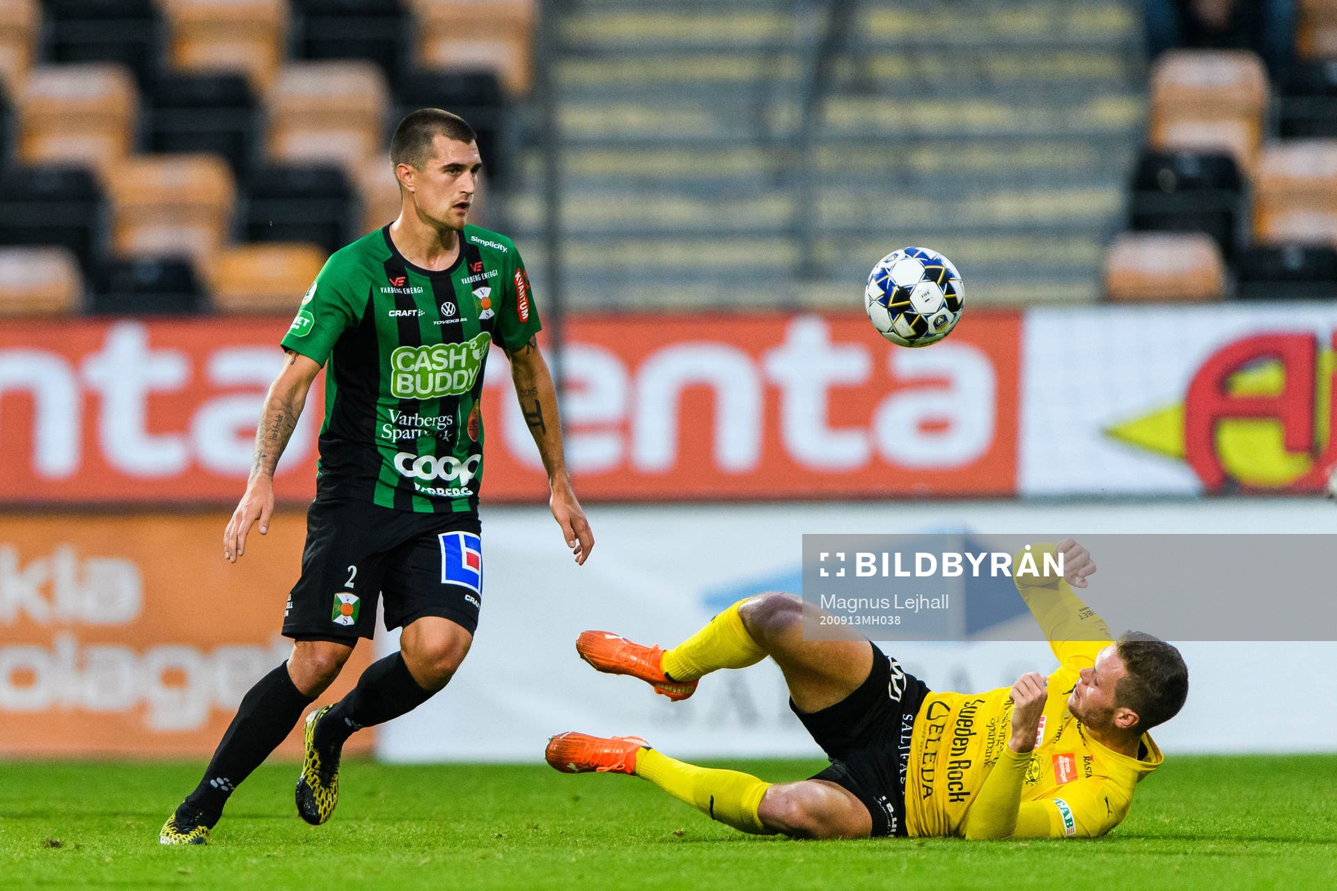 Varbergs Jon Birkfeldt och Mjällbys Jacob Bergström