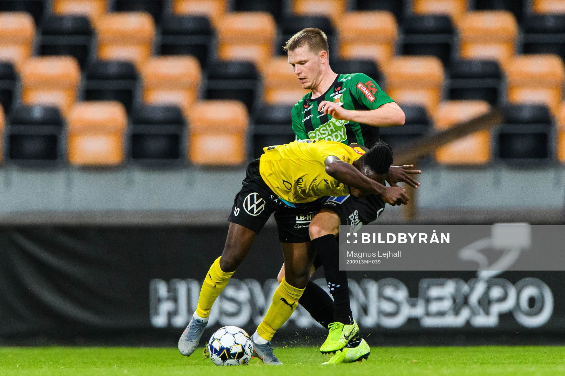 Mjällbys Mamudo Moro och Varbergs Anton Liljenbäck