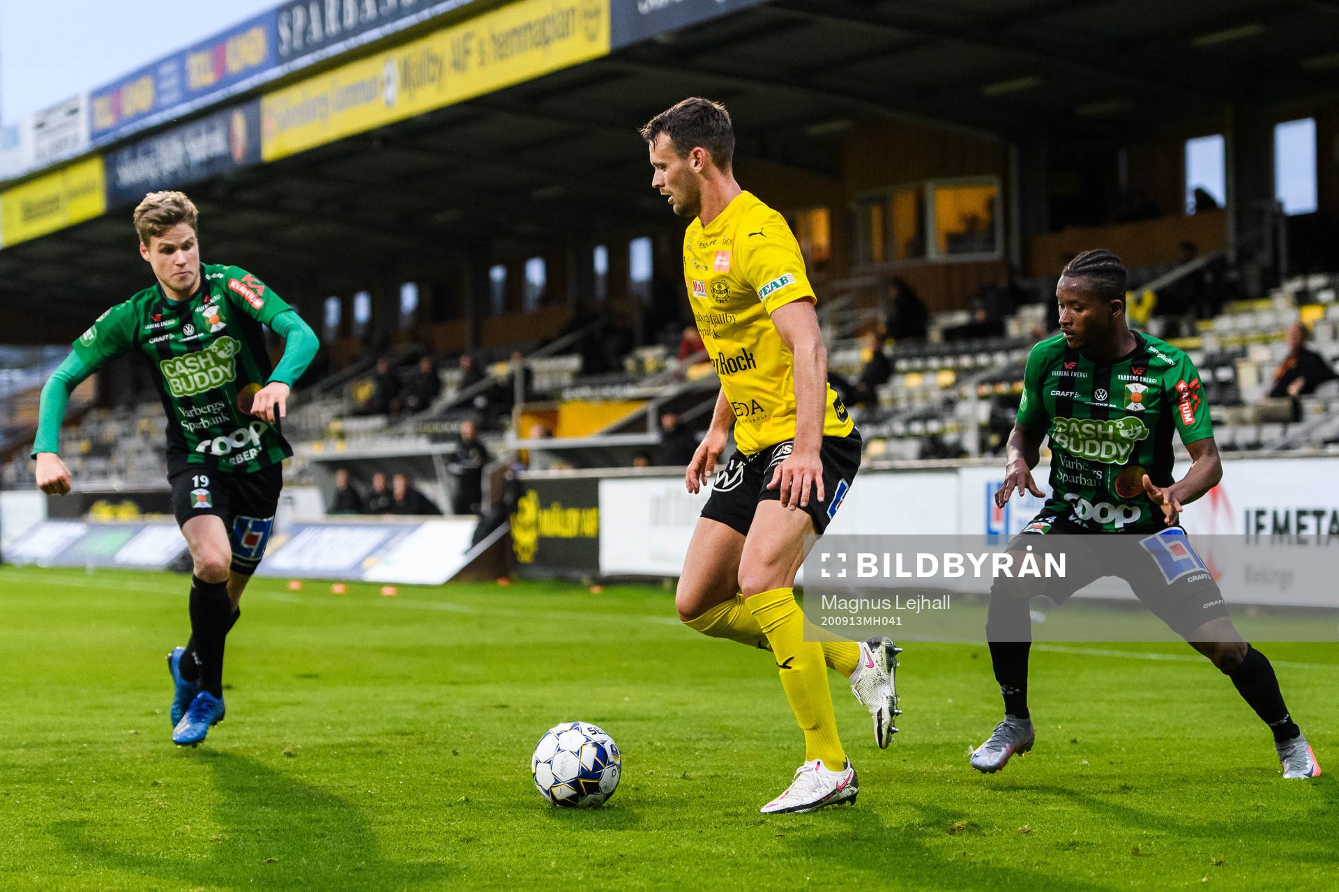 Mjällbys Max Watson mot Varbergs Gustav Norlin