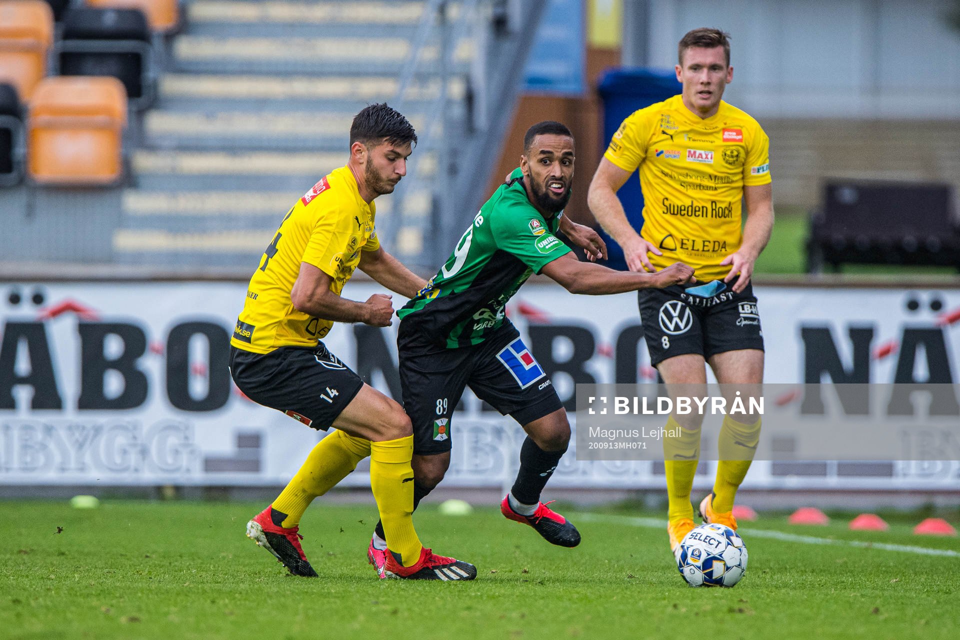 Mjällbys Besard Sabovic, Viktor Agardius och Varbergs