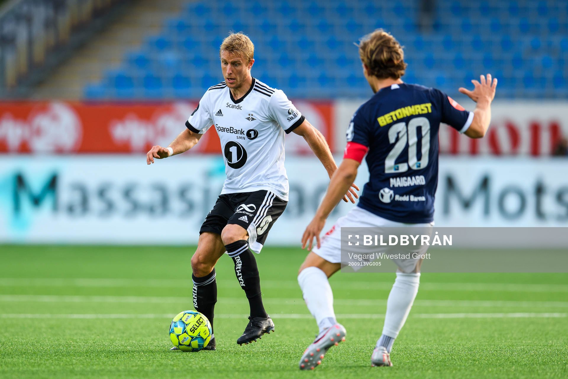 Per Ciljan Skjelbred of Rosenborg and Mikkel Maigaard of