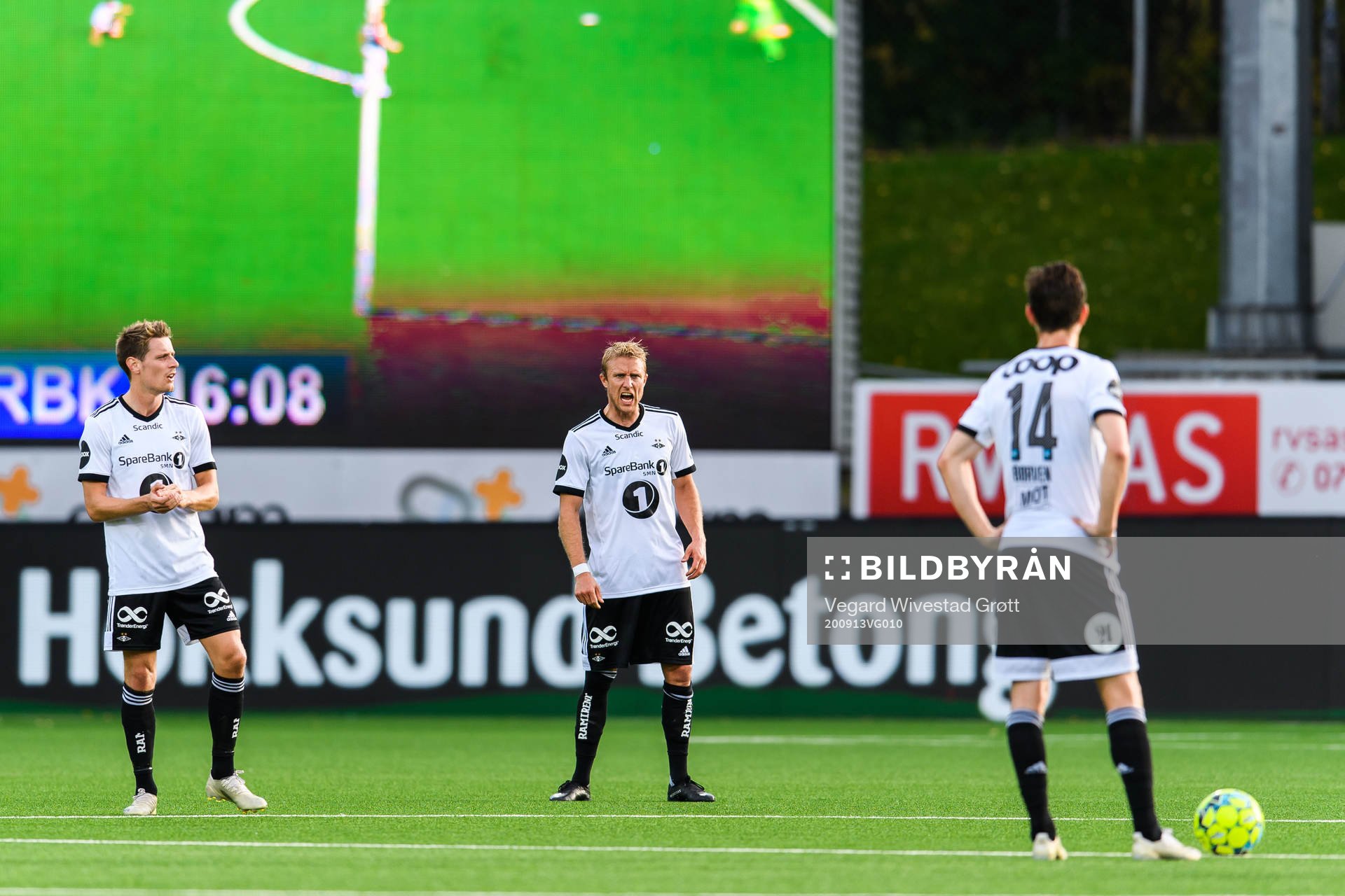 Per Ciljan Skjelbred of Rosenborg looks dejected