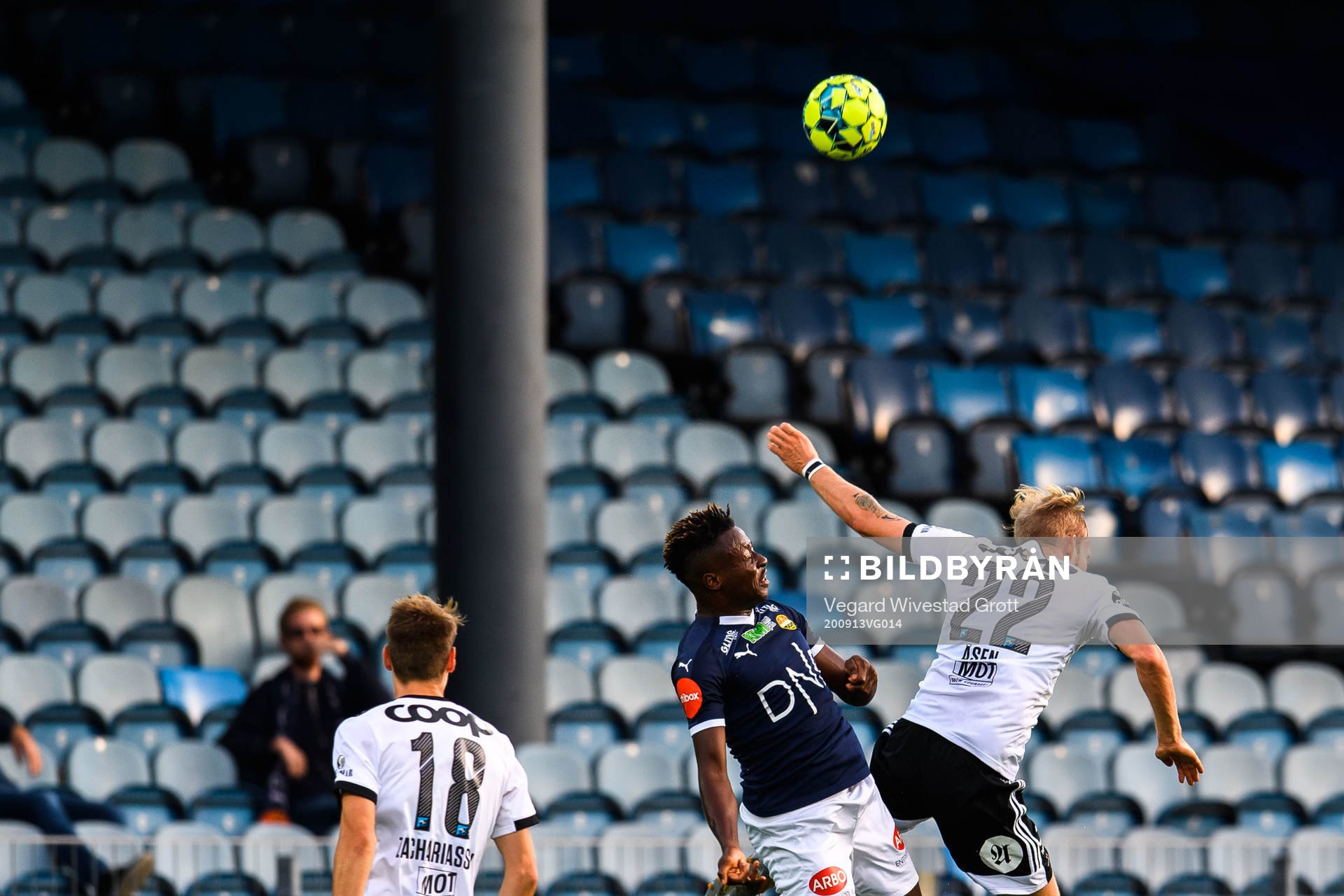 Jack Ipalibo of Strømsgodset and Gjermund Åsen of