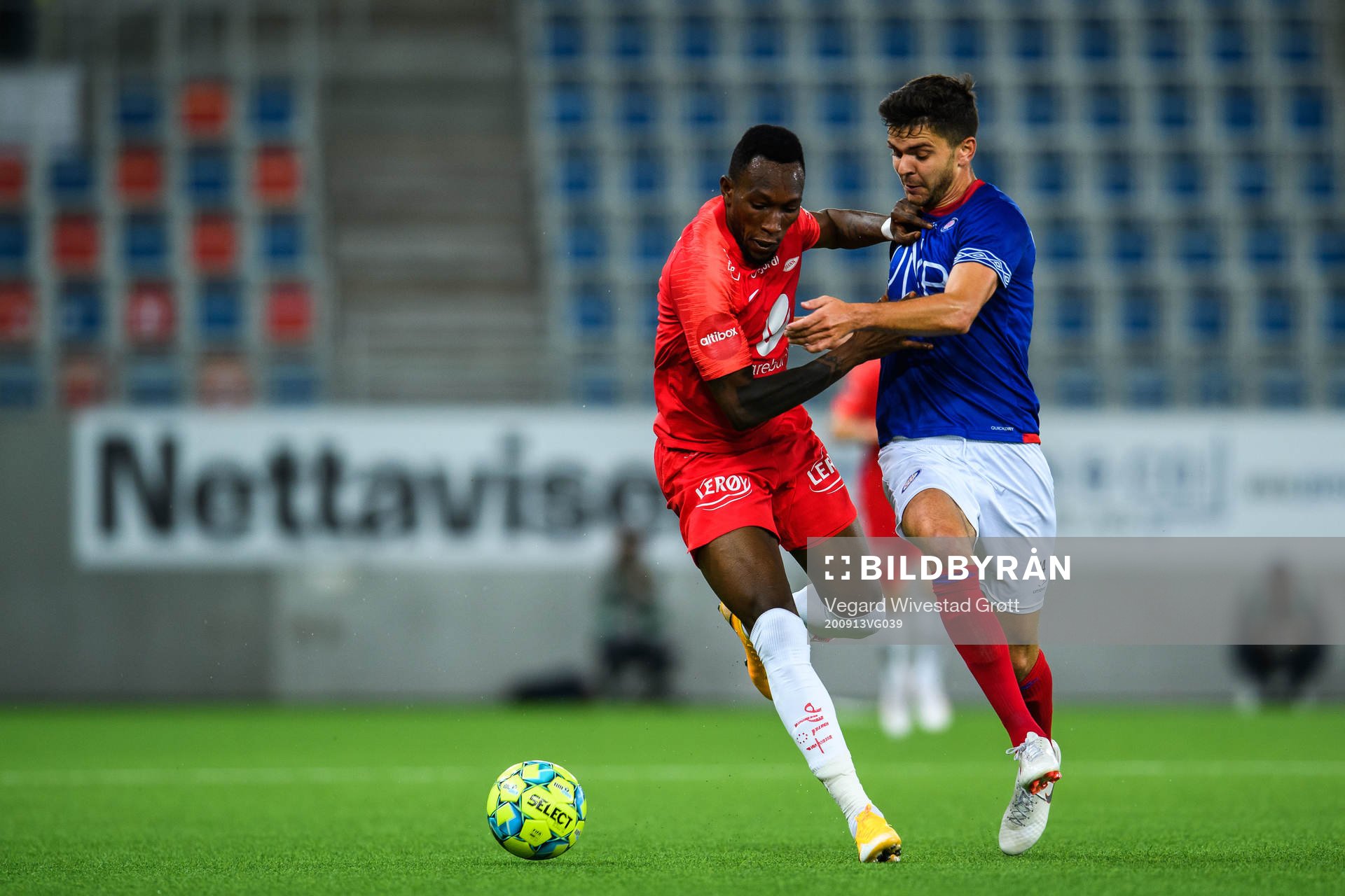 Gilbert Koomson of Brann and Fredrik Oldrup Jensen of