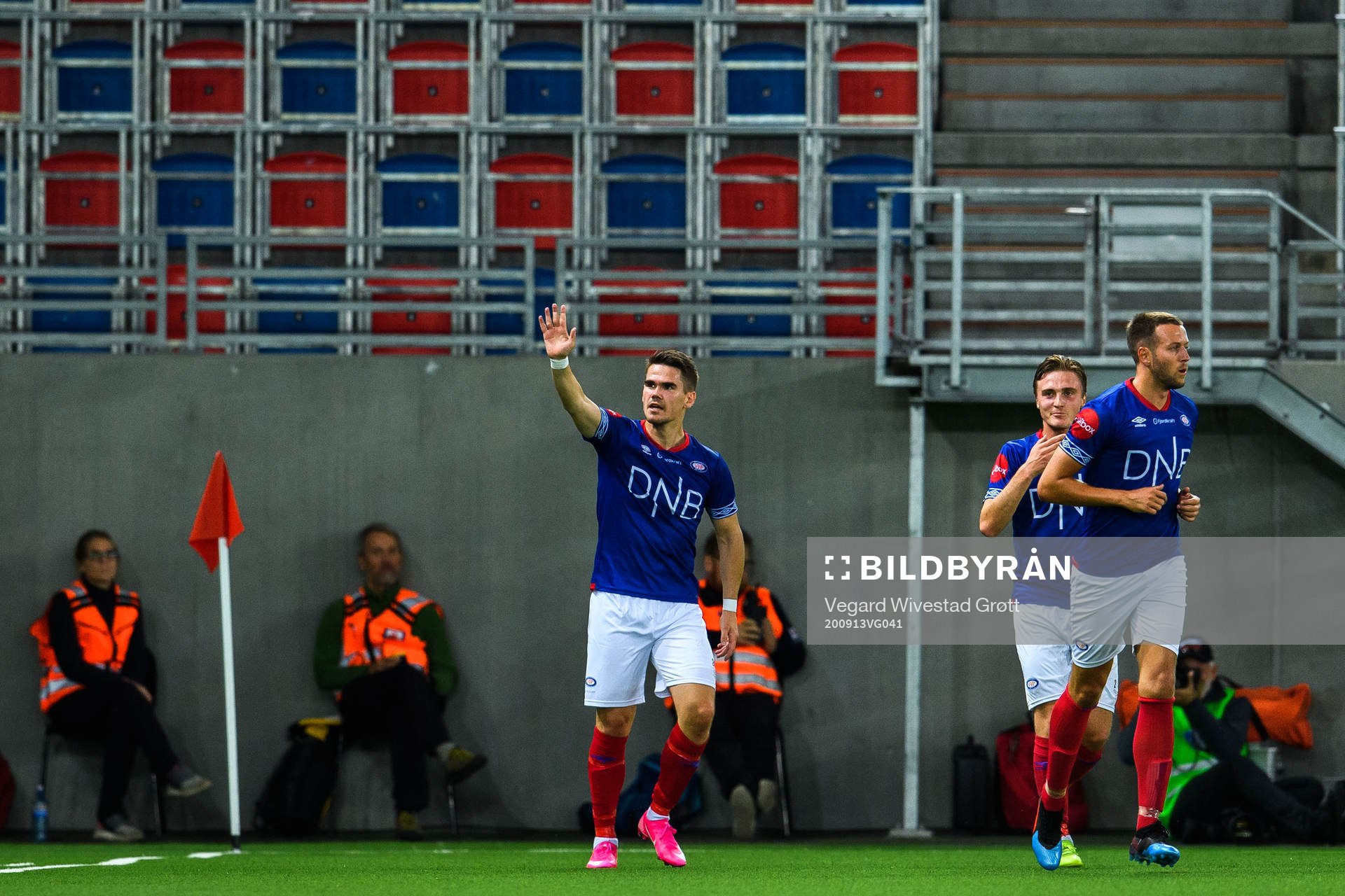 Vidar Örn Kjartansson of Vålerenga celebrates