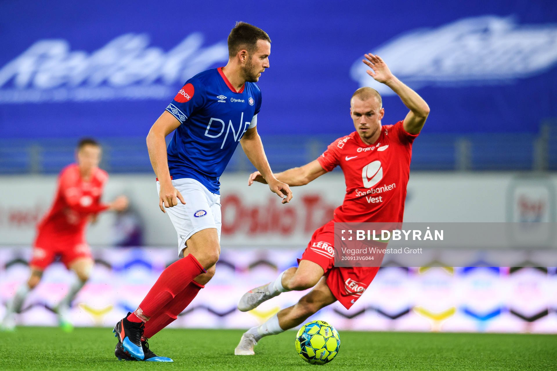 Jonatan Tollås Nation of Vålerenga and Petter Strand of Brann during the Eliteserien football match between Vålerenga and Brann on September 13, 2020 in Oslo.