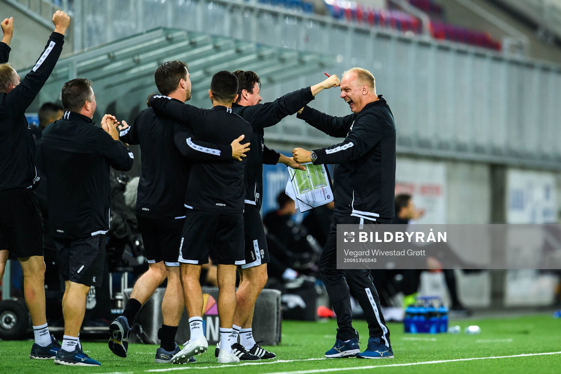 Dag-Eilev Fagermo, head coach of Vålerenga, celebrates