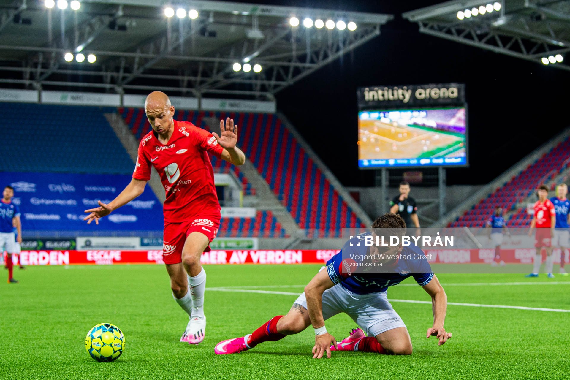 Ruben Kristiansen of Brann and Vidar Örn Kjartansson of