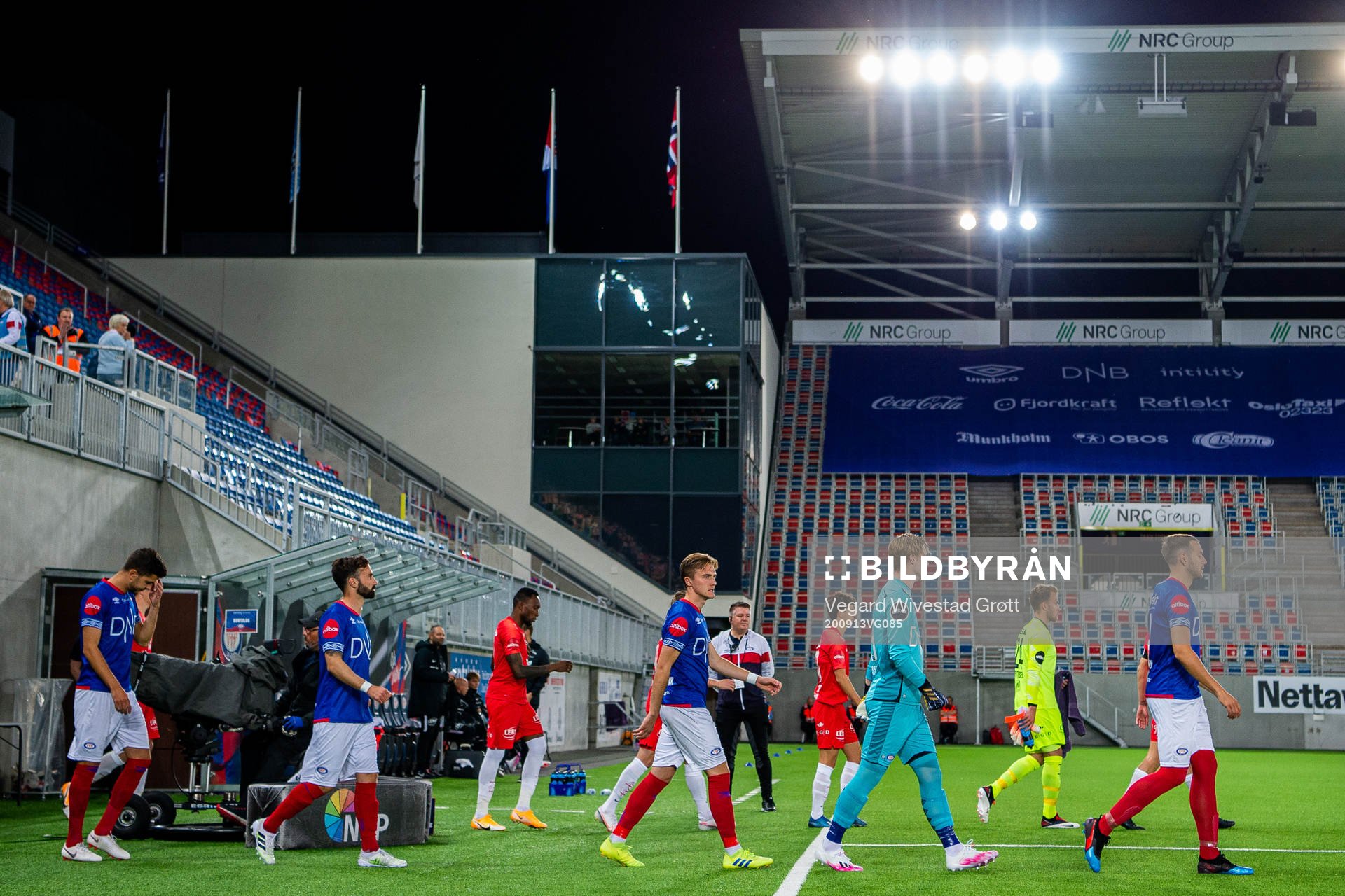 Christian Dahle Borchgrevink and the players of Vålerenga