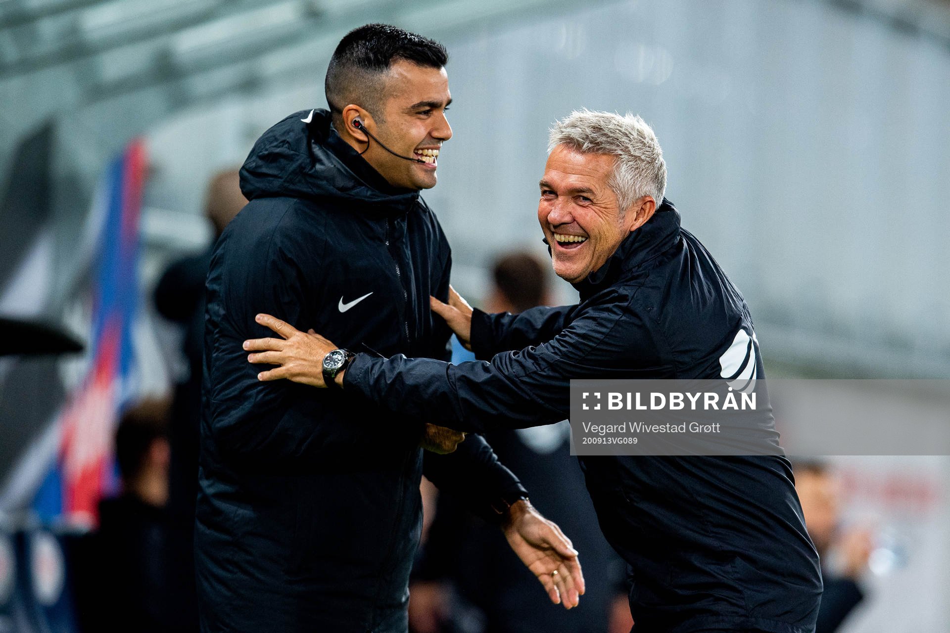 Rohit Saggi, fourth official, and Kåre Ingebrigtsen, head