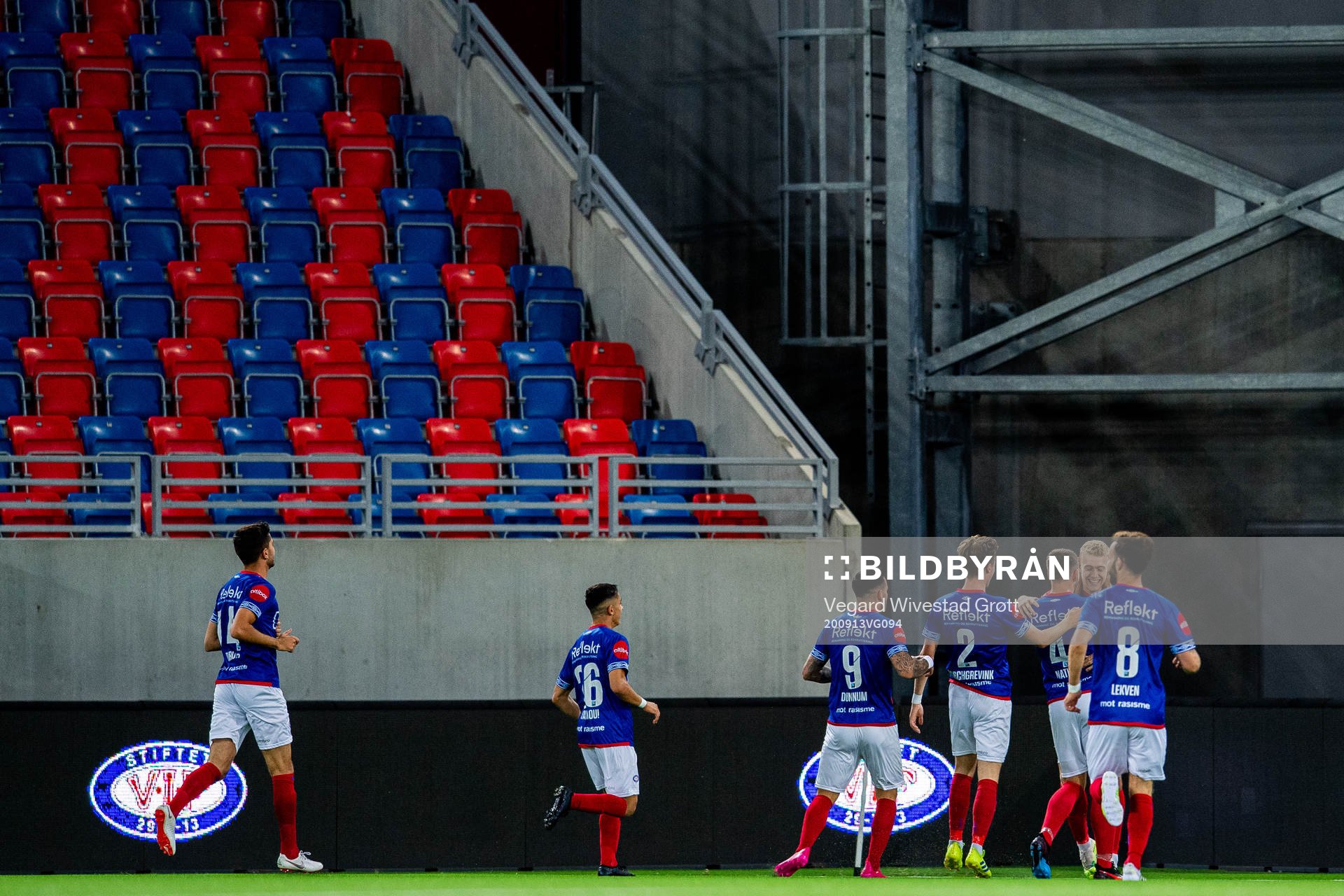 Henrik Bjørdal of Vålerenga celebrates with teammates
