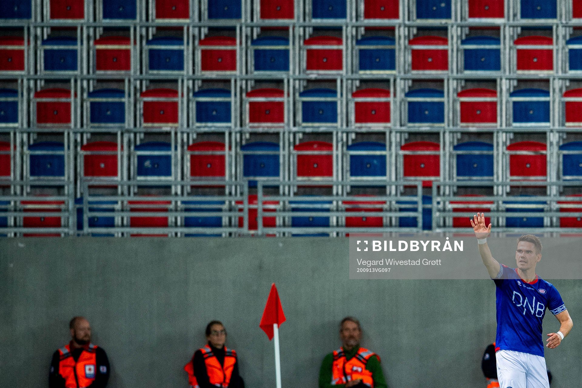 Vidar Örn Kjartansson of Vålerenga celebrates