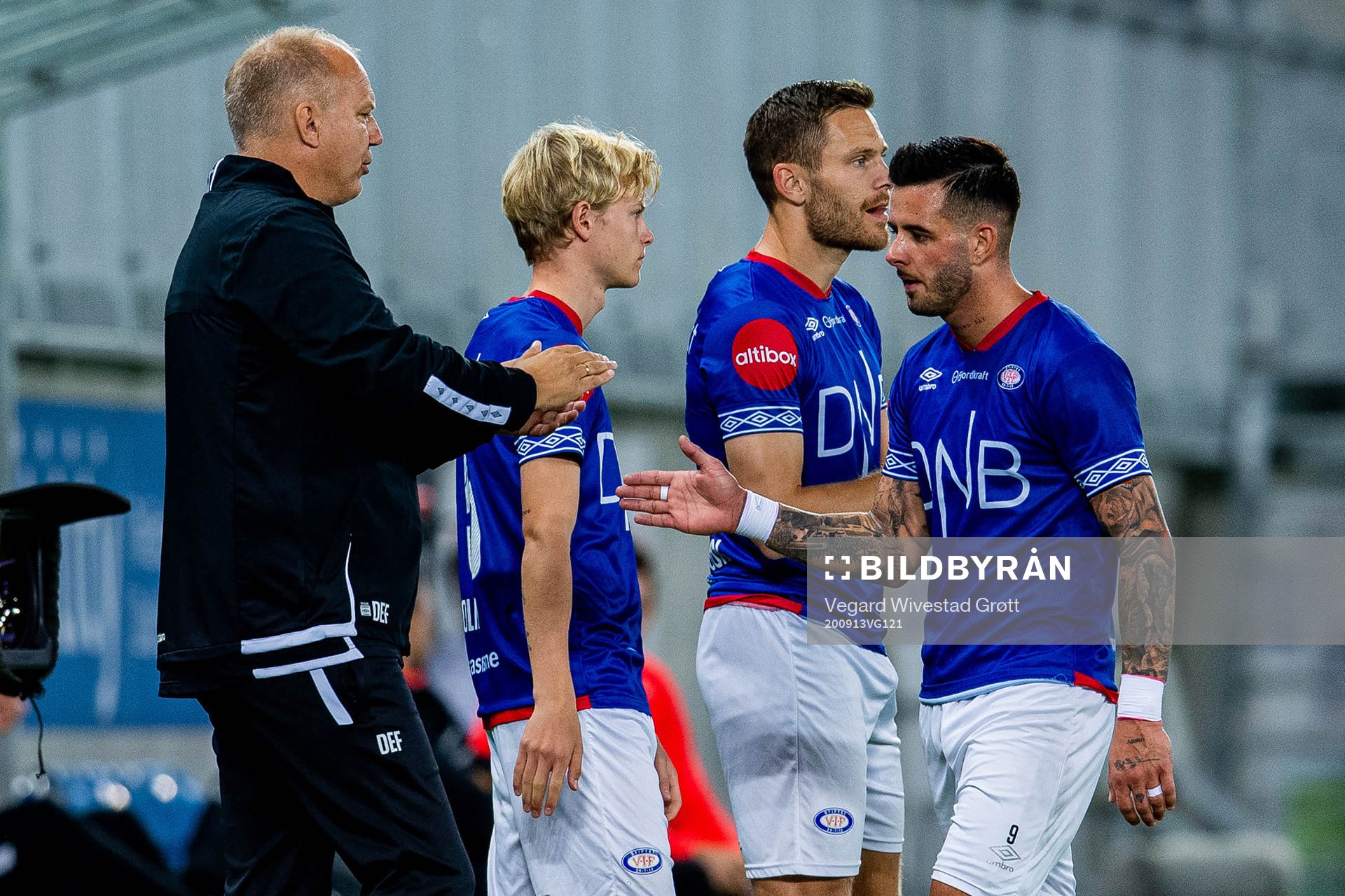 Dag-Eilev Fagermo, head coach of Vålerenga, Odin Thiago Holm, Matthías Vilhjálmsson and Aron Leonard Dønnum during the Eliteserien football match between Vålerenga and Brann on September 13, 2020 in Oslo.