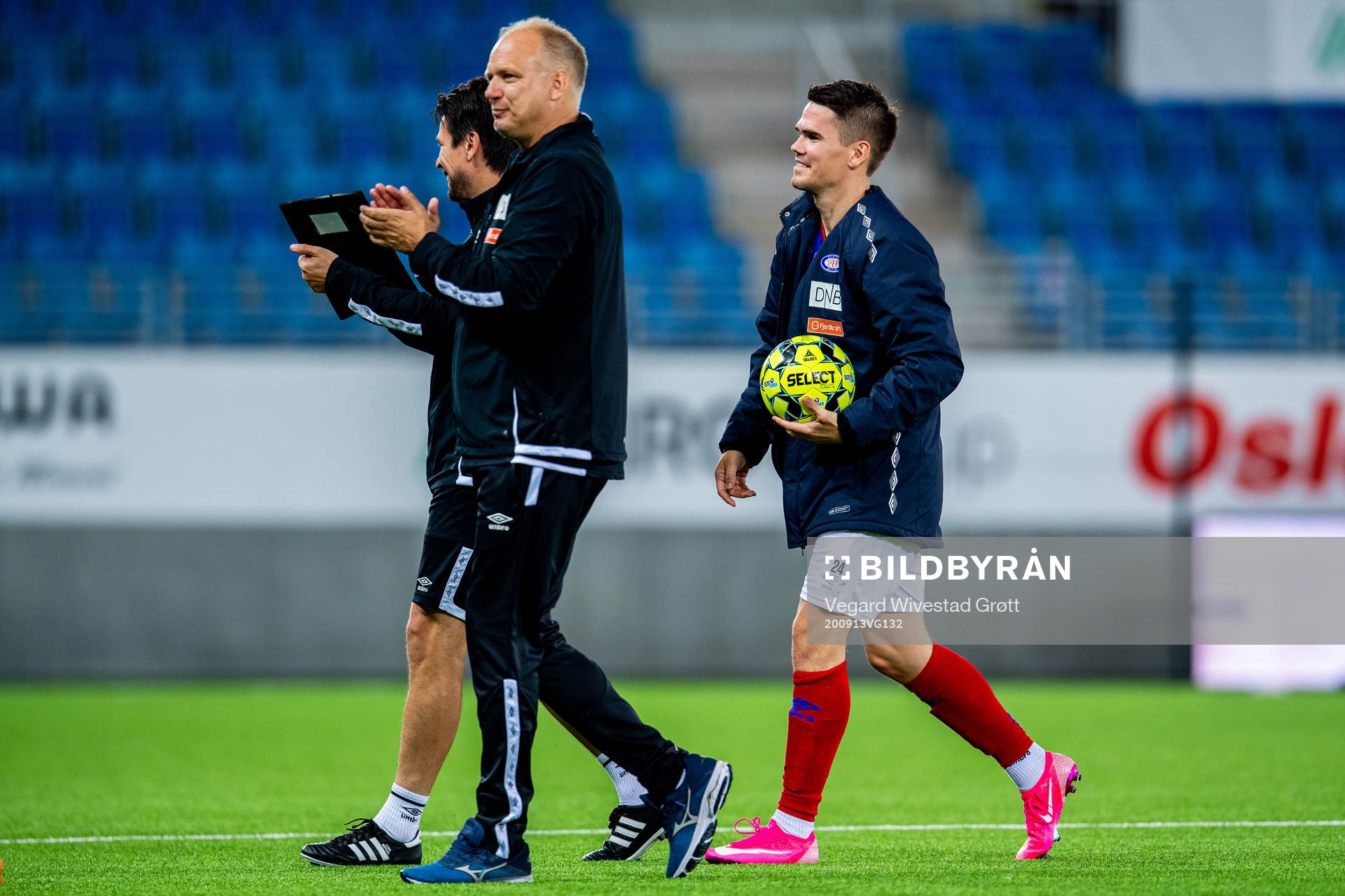 Dag-Eilev Fagermo, head coach of Vålerenga, and Vidar Örn Kjartansson after the Eliteserien football match between Vålerenga and Brann on September 13, 2020 in Oslo.