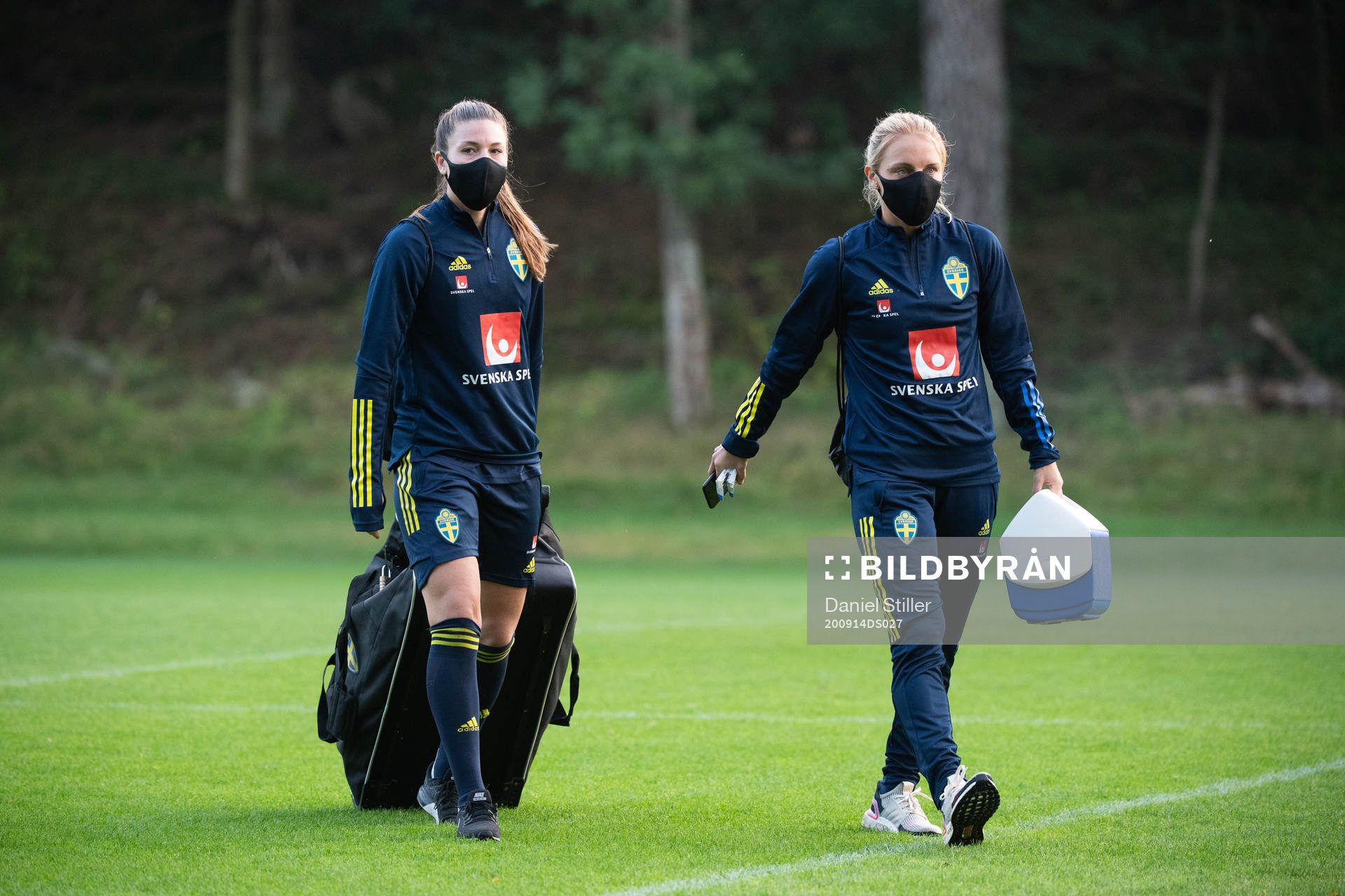 Pauline Hammarlund and Mimmi Larsson of the Swedish