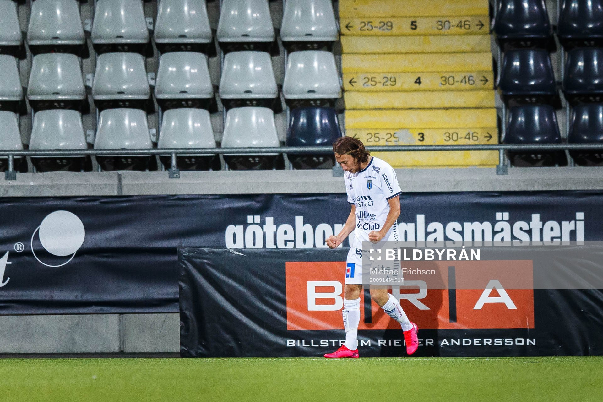 Sirius Axel Björnström jublar efter 0-1 under fotbollsmatchen i Allsvenskan mellan Häcken och Sirius den 14 september 2020 i Göteborg.