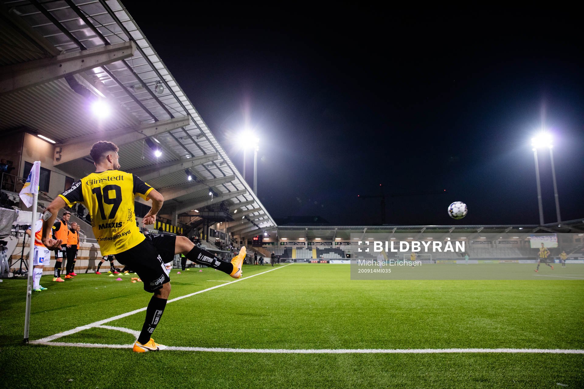 Häckens Daleho Irandust slår en hörna
