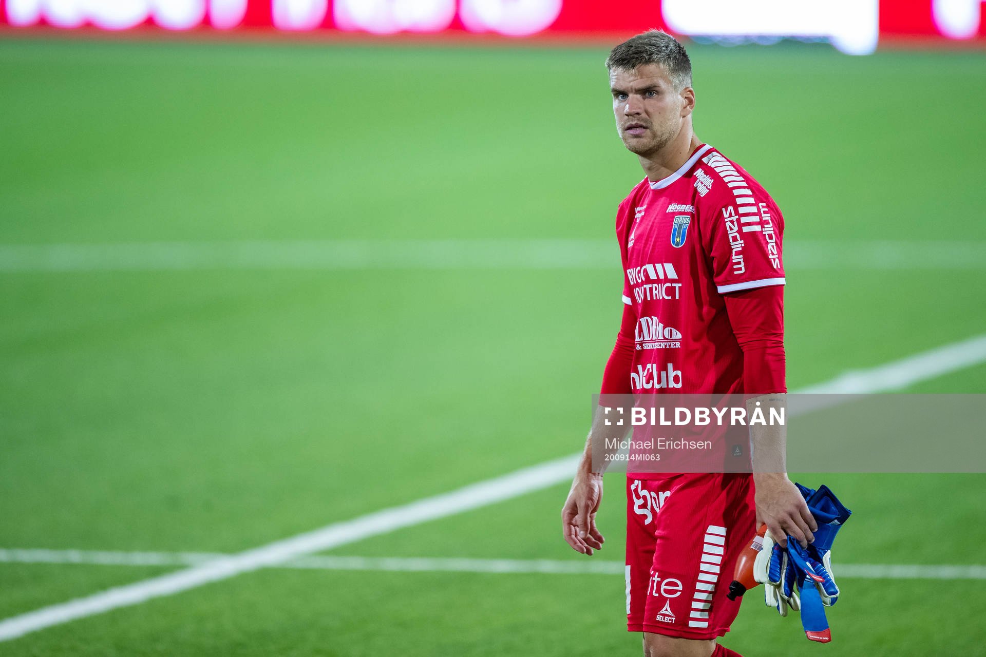 Sirius målvakt Lukas Jonsson deppar