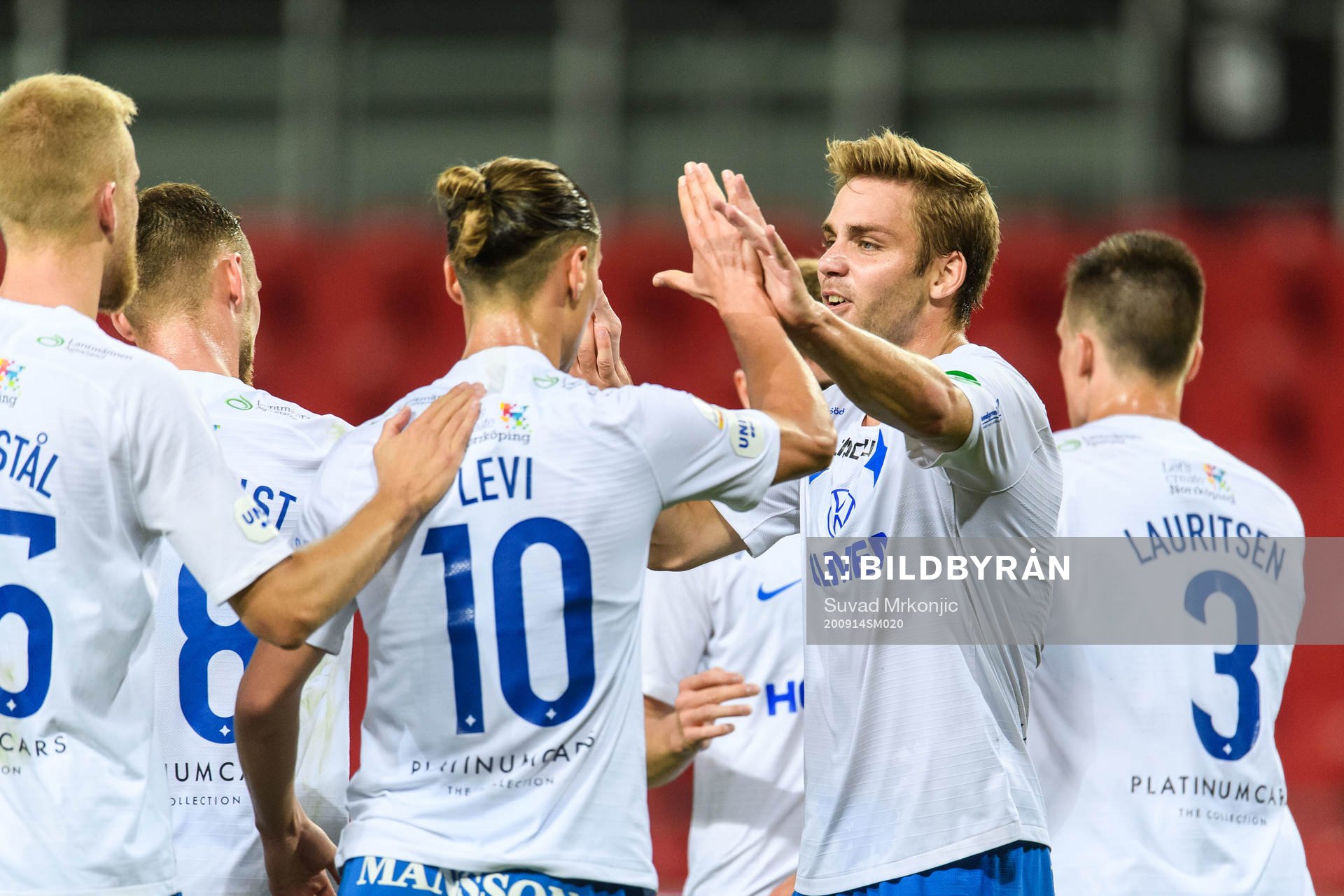 IFK Norrköpings Christoffer Nyman jublar med lagkamrater