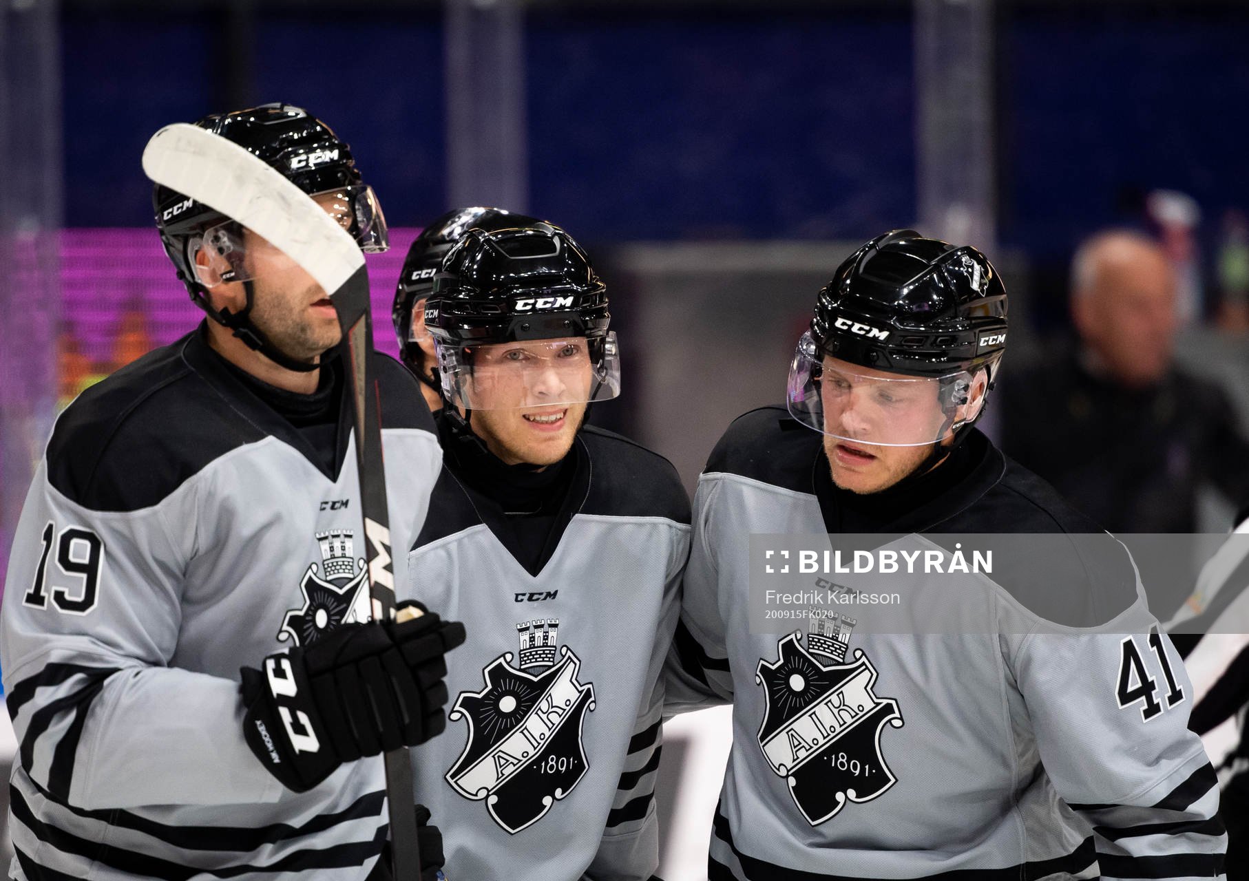 s Amil Krupic, Nicklas Heinerö och Johan Johnsson jublar