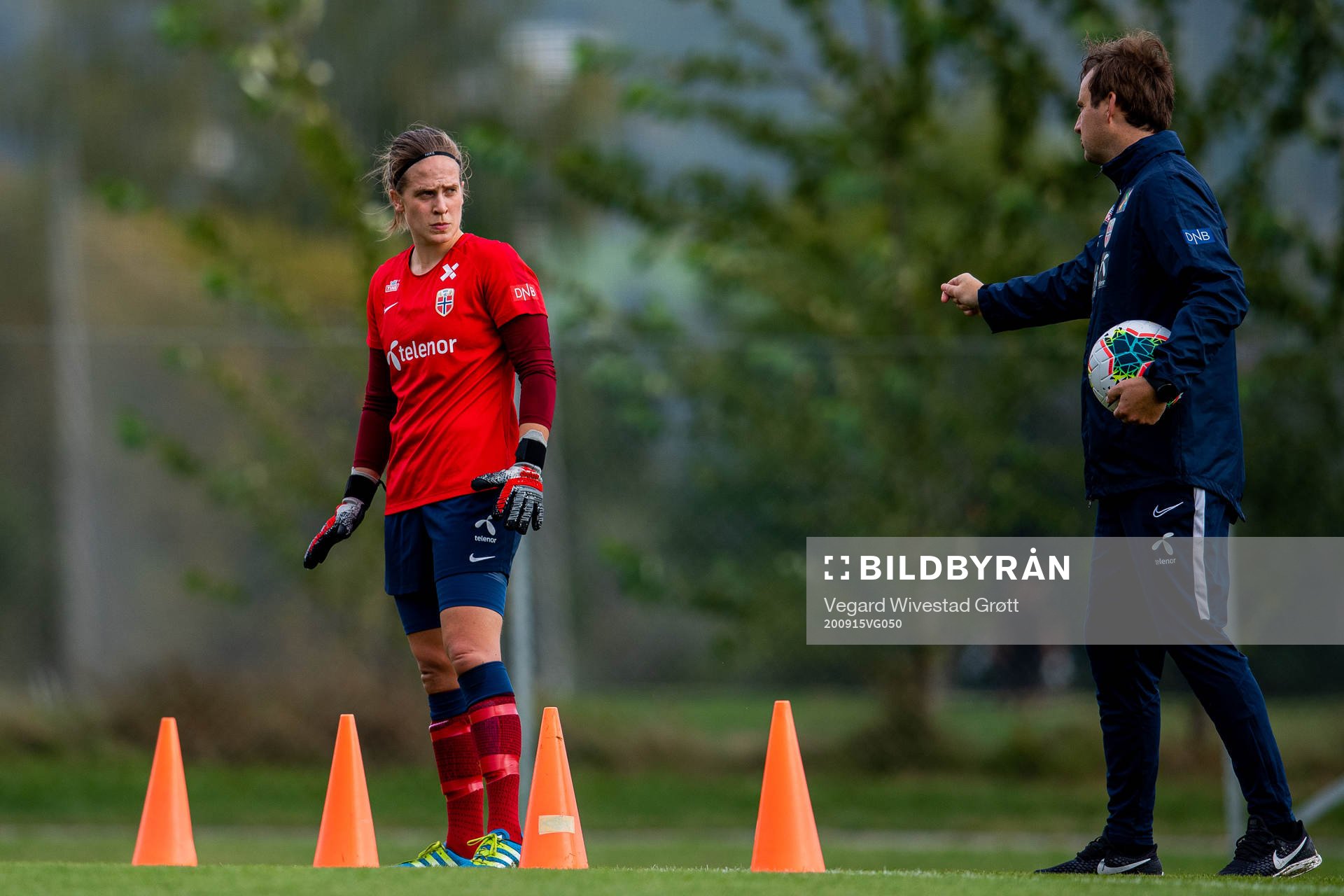 Goalkeeper Ida Norstrøm and goalkeeper coach Roger