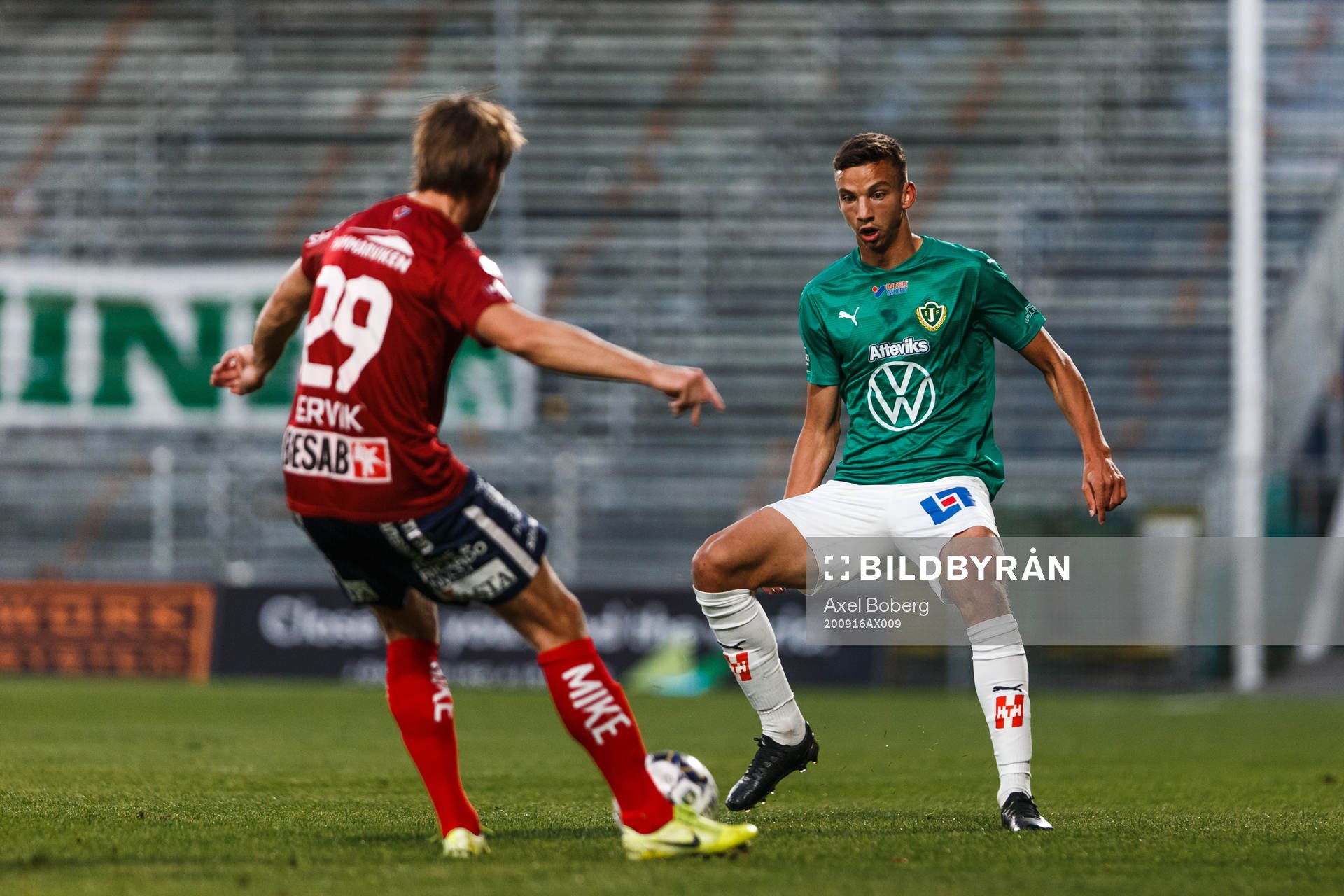 Jönköpings Kevin Rodeblad Lowe och Örgrytes Danny Ervik